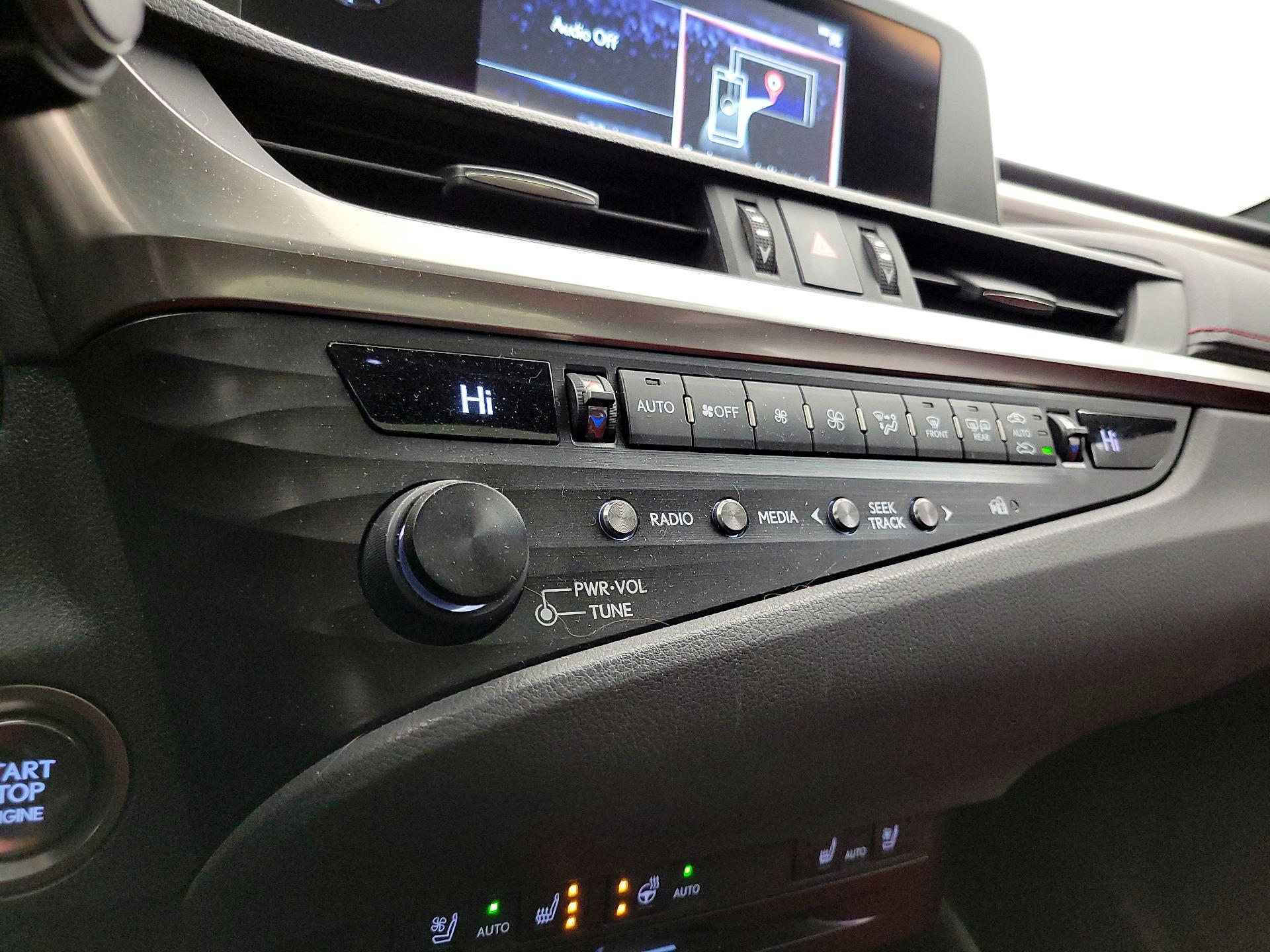 Thumbnail: 2020 Lexus ES - 16