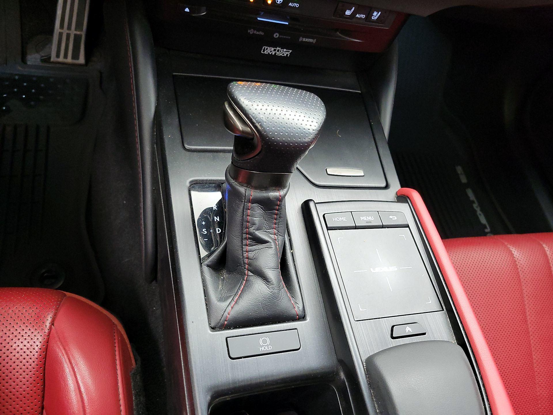 Thumbnail: 2020 Lexus ES - 17