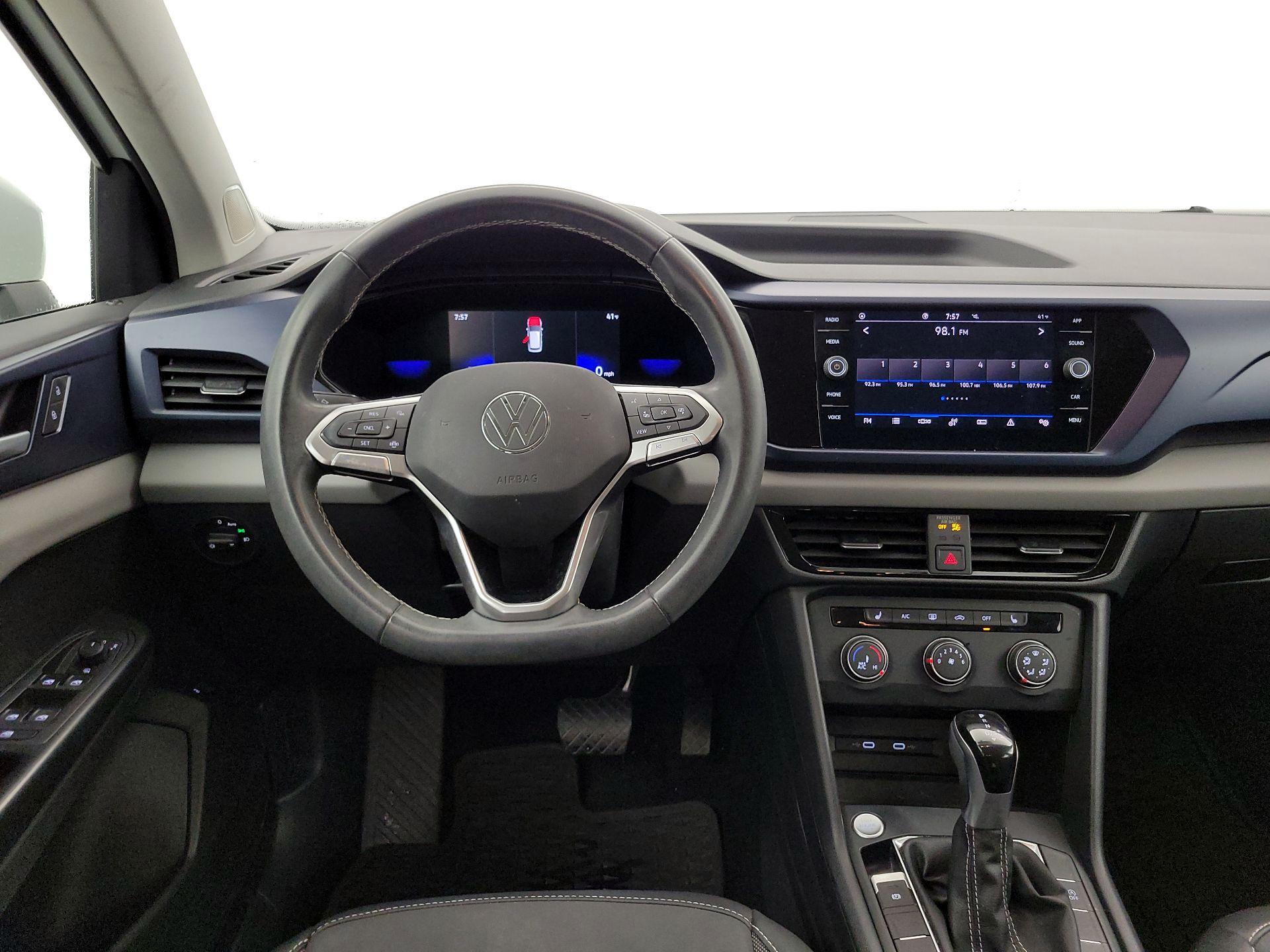 Thumbnail: 2022 Volkswagen Taos - 10