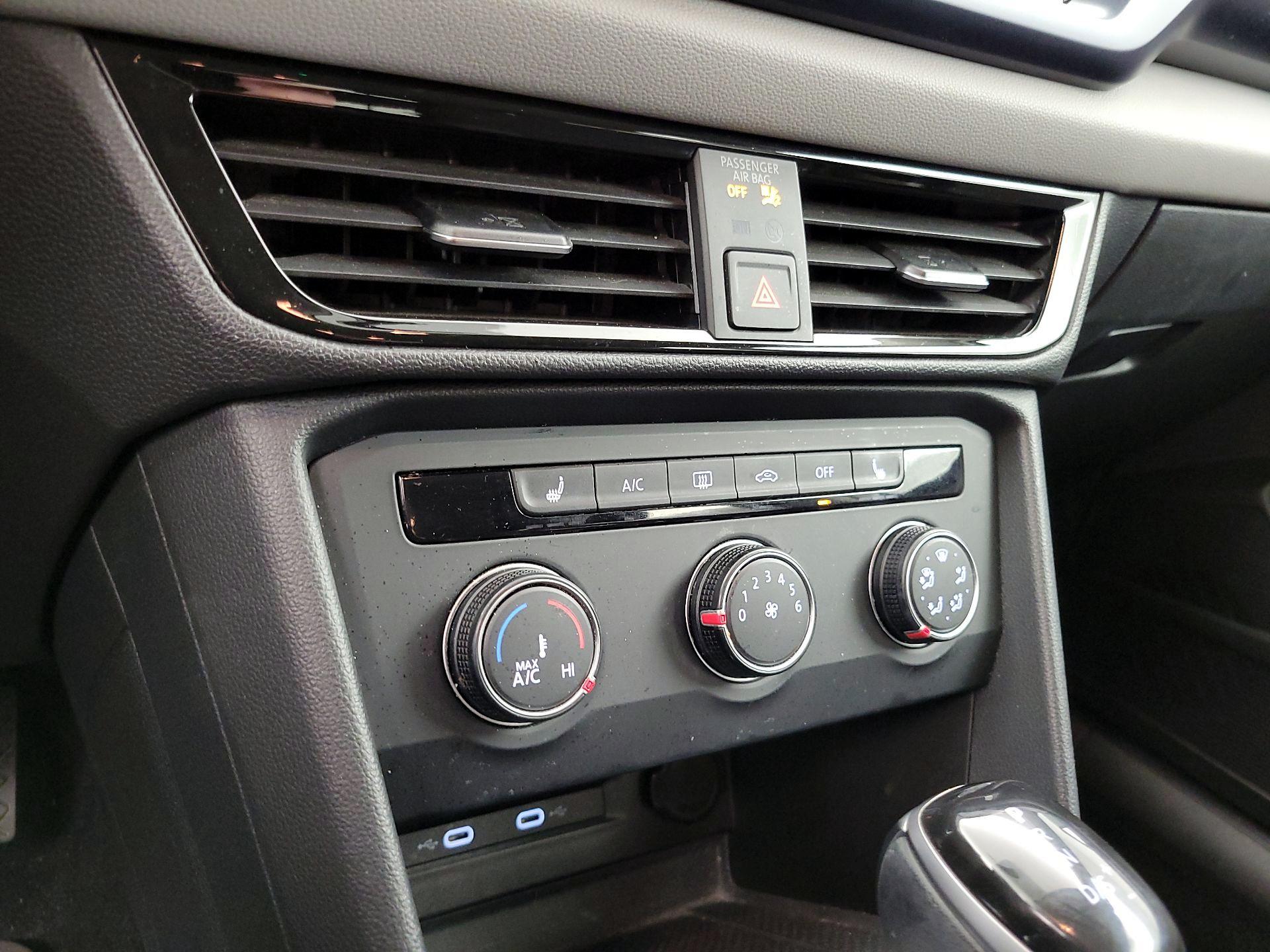 Thumbnail: 2022 Volkswagen Taos - 16