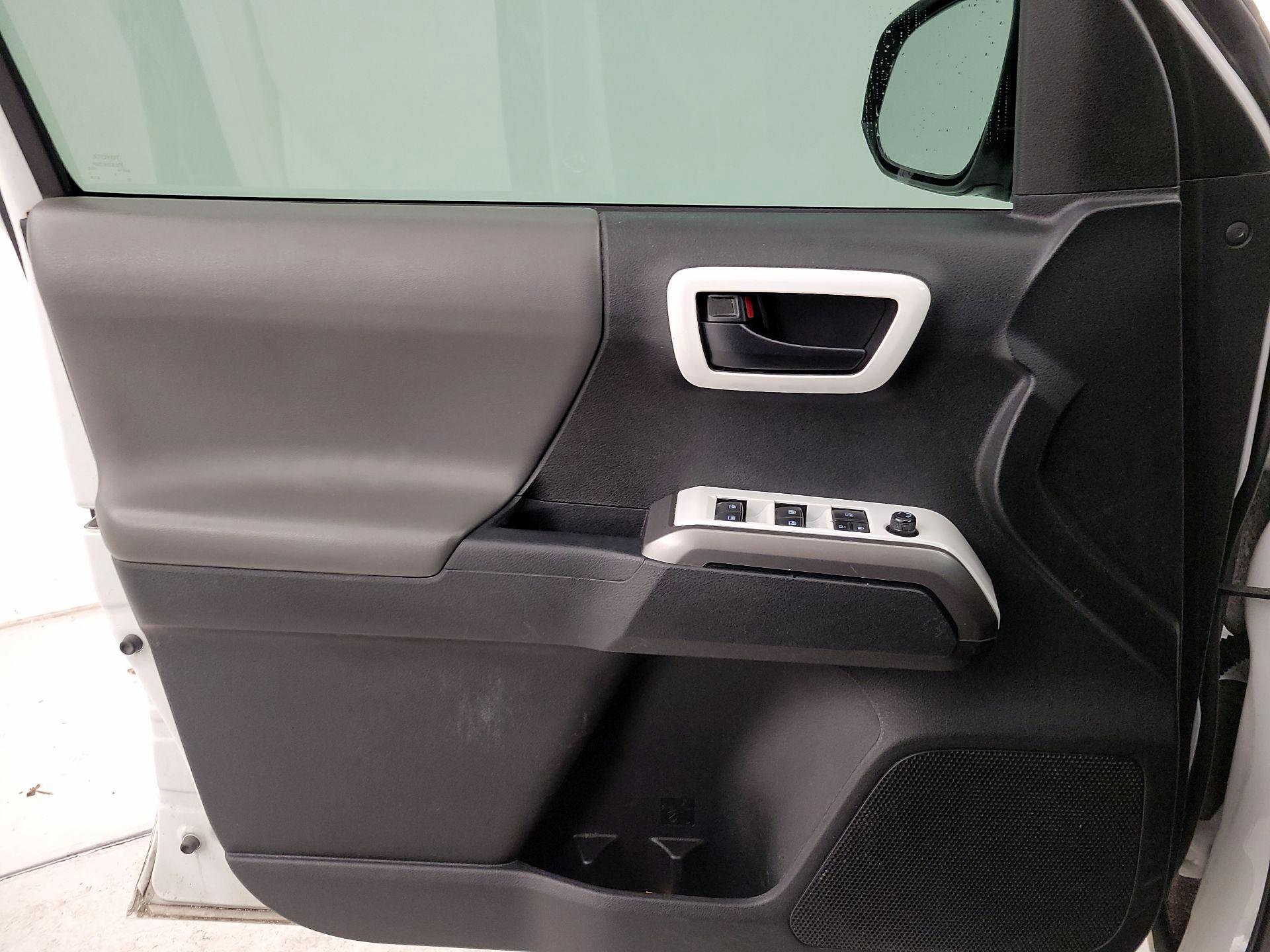 Thumbnail: 2021 Toyota Tacoma - 12