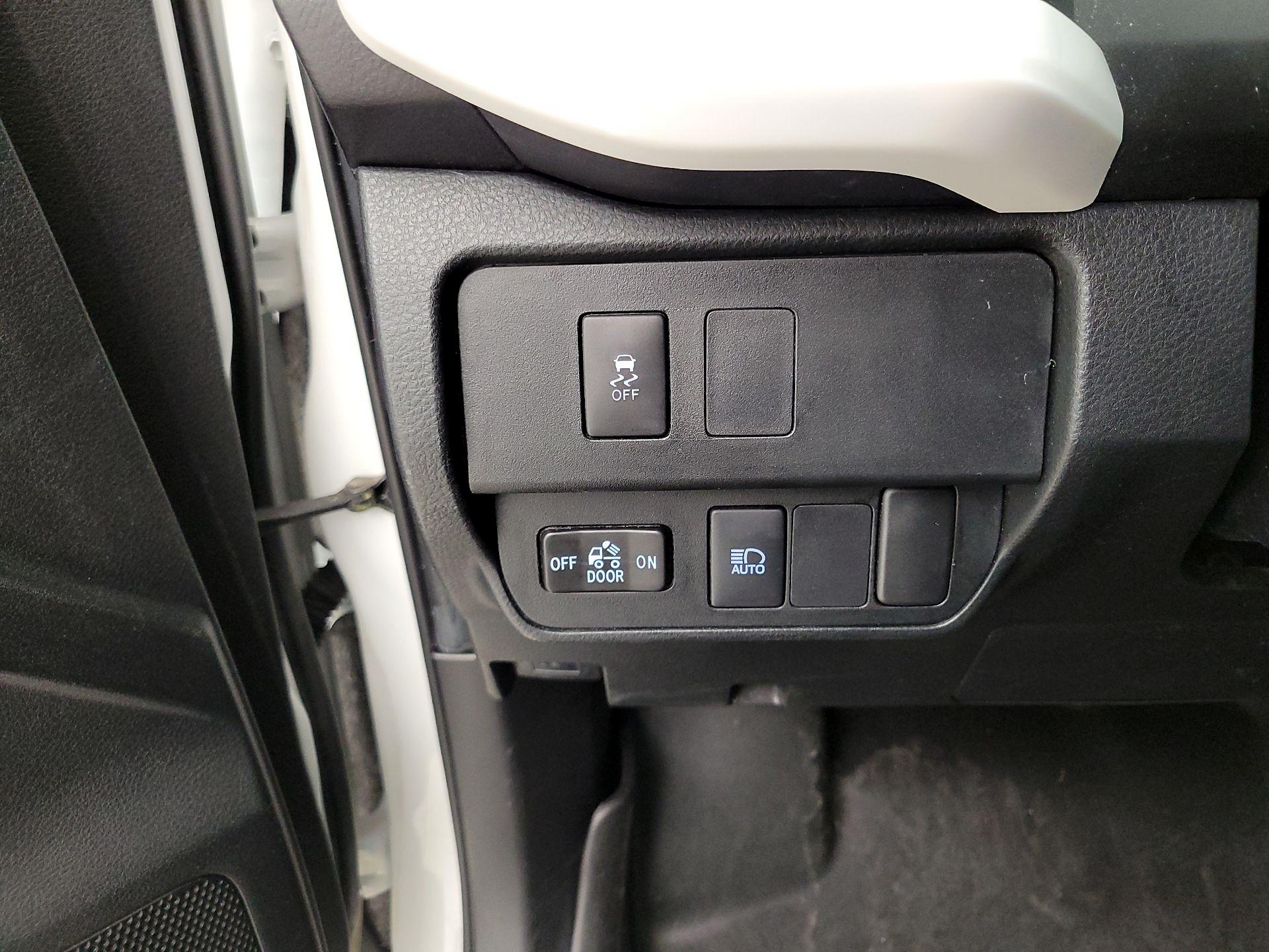 Thumbnail: 2021 Toyota Tacoma - 13