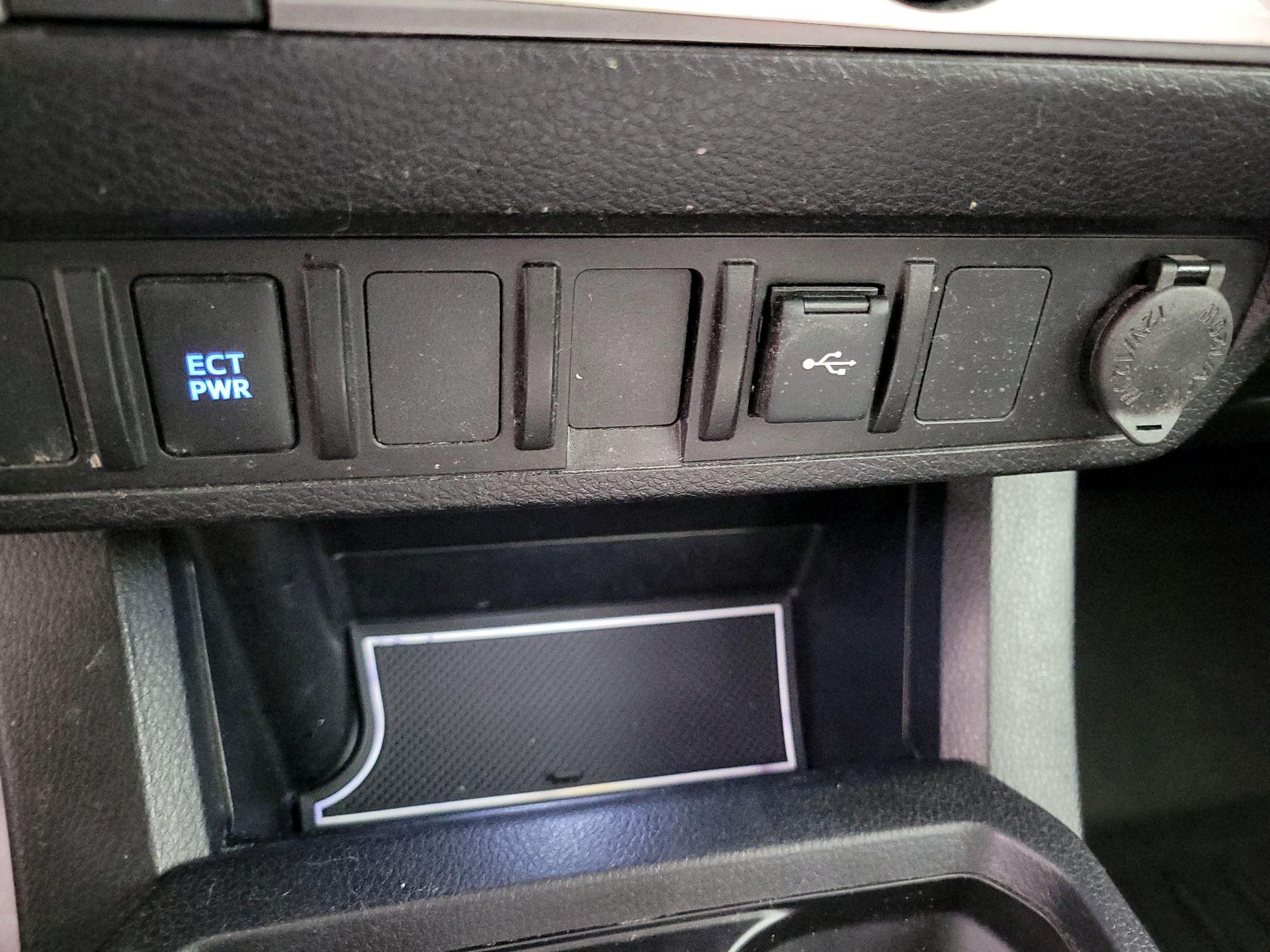 Thumbnail: 2021 Toyota Tacoma - 18