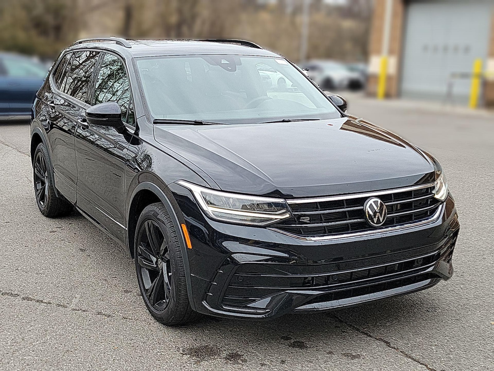 2024 Volkswagen Tiguan SE R-LINE BLACK