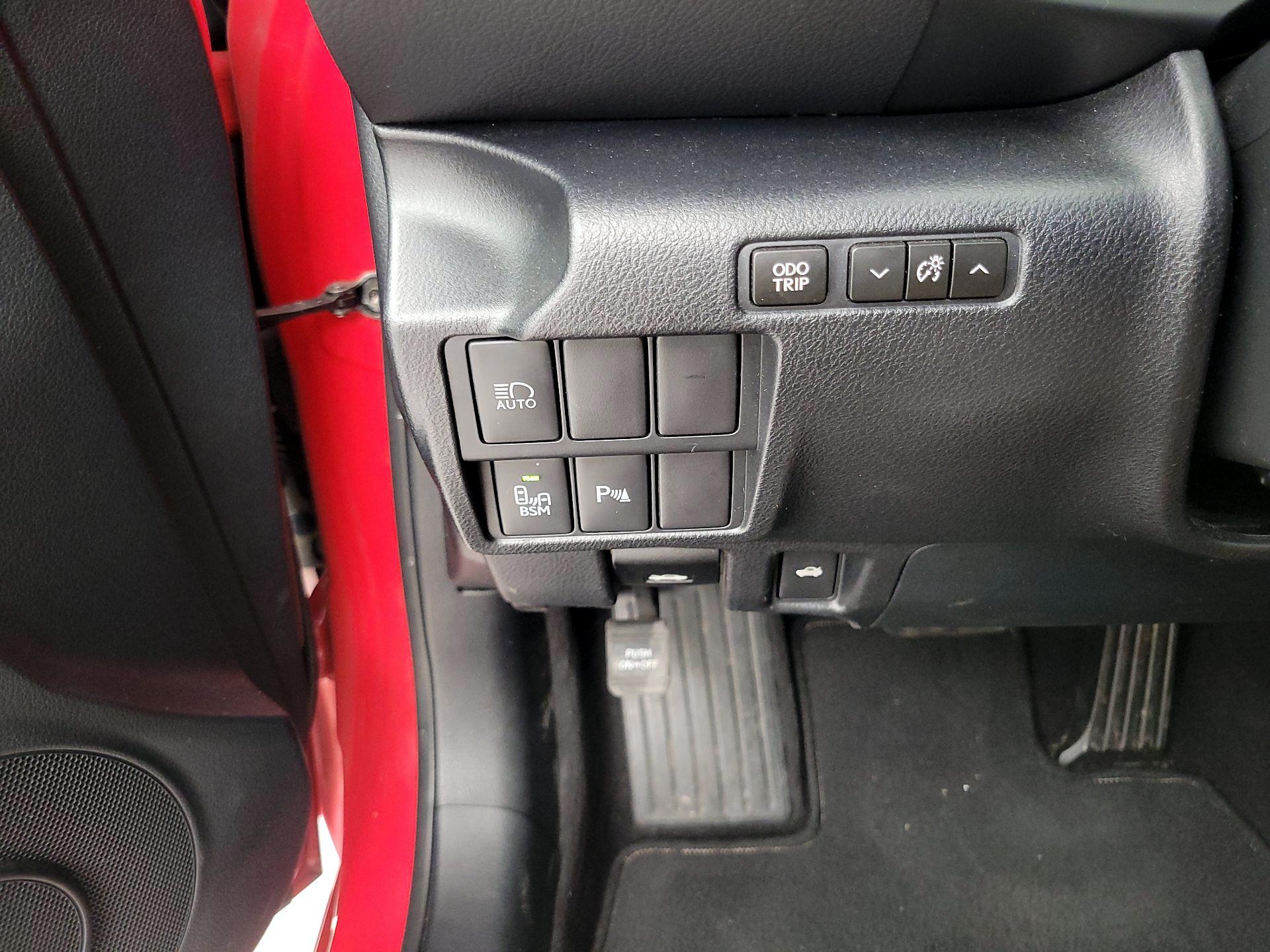 Thumbnail: 2017 Lexus IS - 13