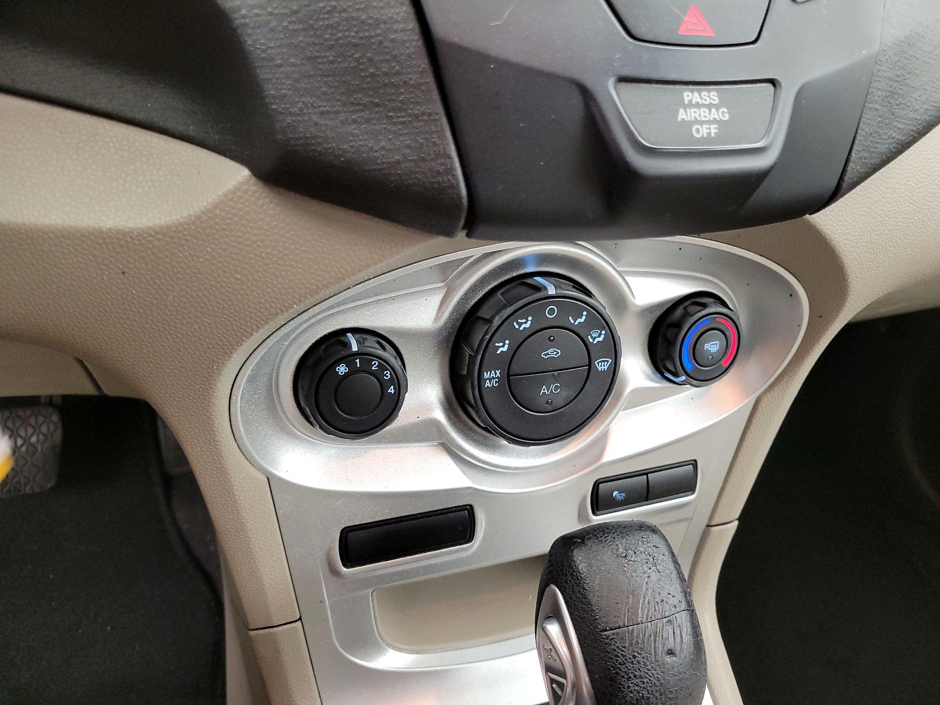 Thumbnail: 2016 Ford Fiesta - 15