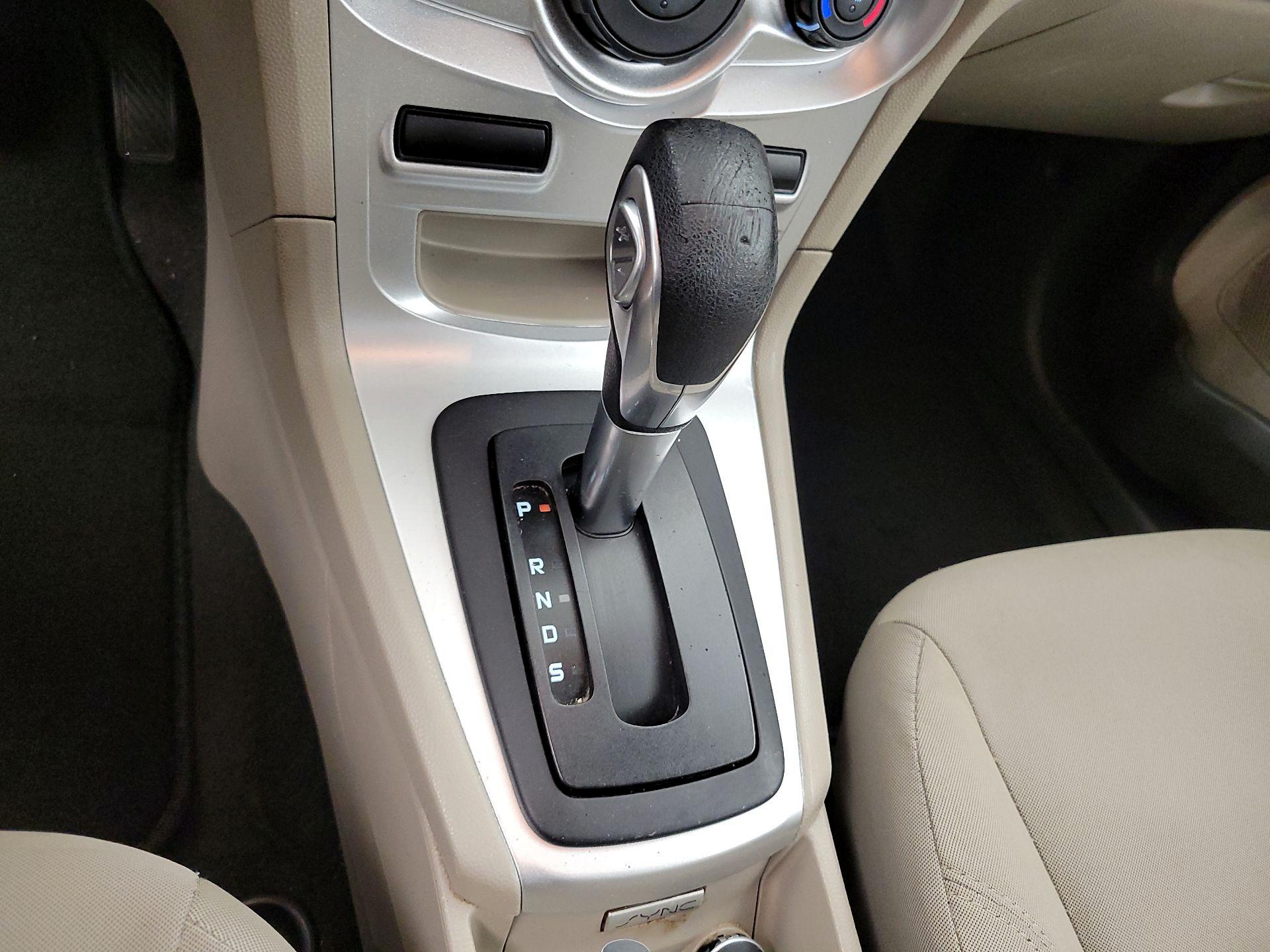 Thumbnail: 2016 Ford Fiesta - 16