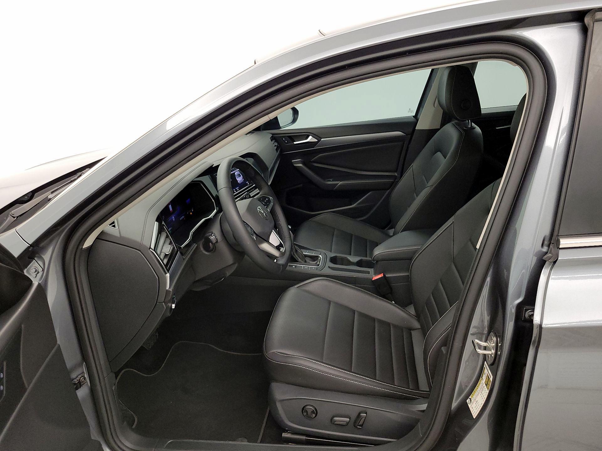 Thumbnail: 2022 Volkswagen Jetta - 11