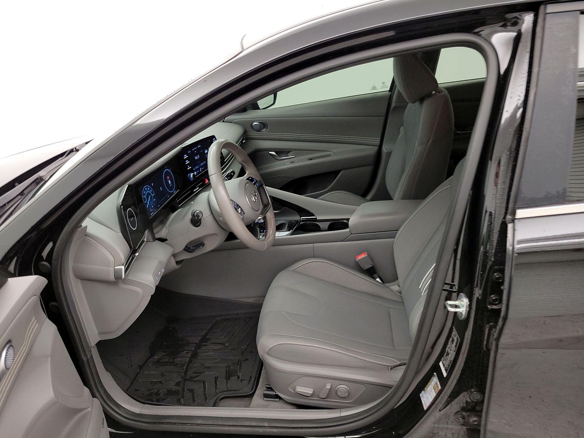 Thumbnail: 2022 Hyundai Elantra - 11