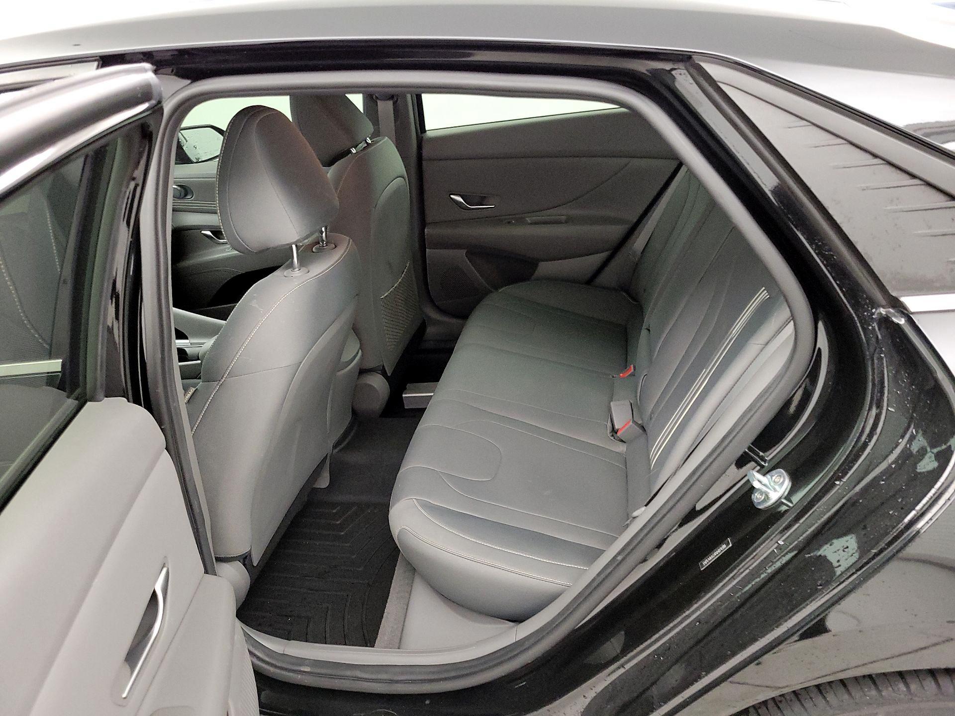 Thumbnail: 2022 Hyundai Elantra - 20