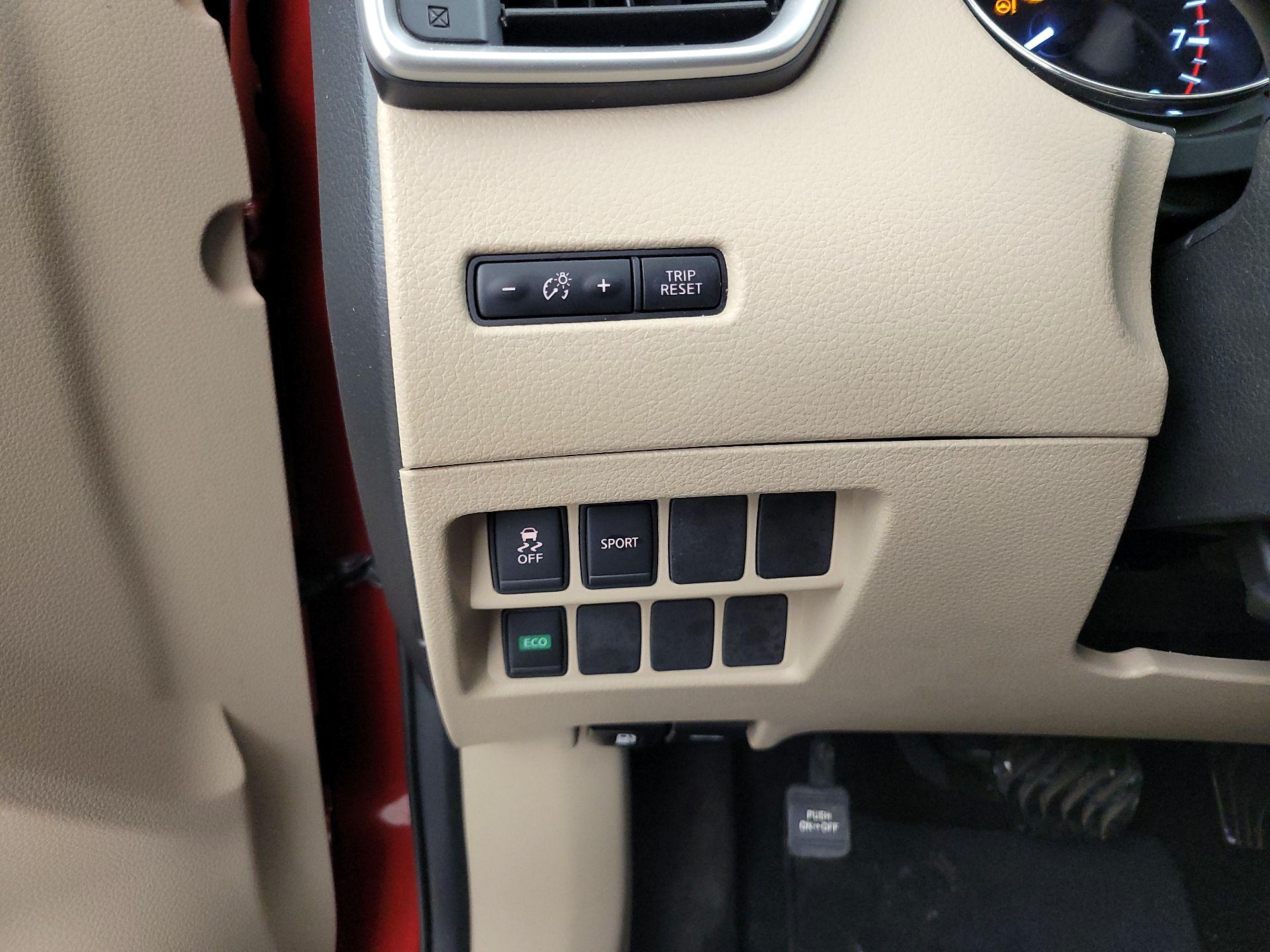 Thumbnail: 2016 Nissan Rogue - 13