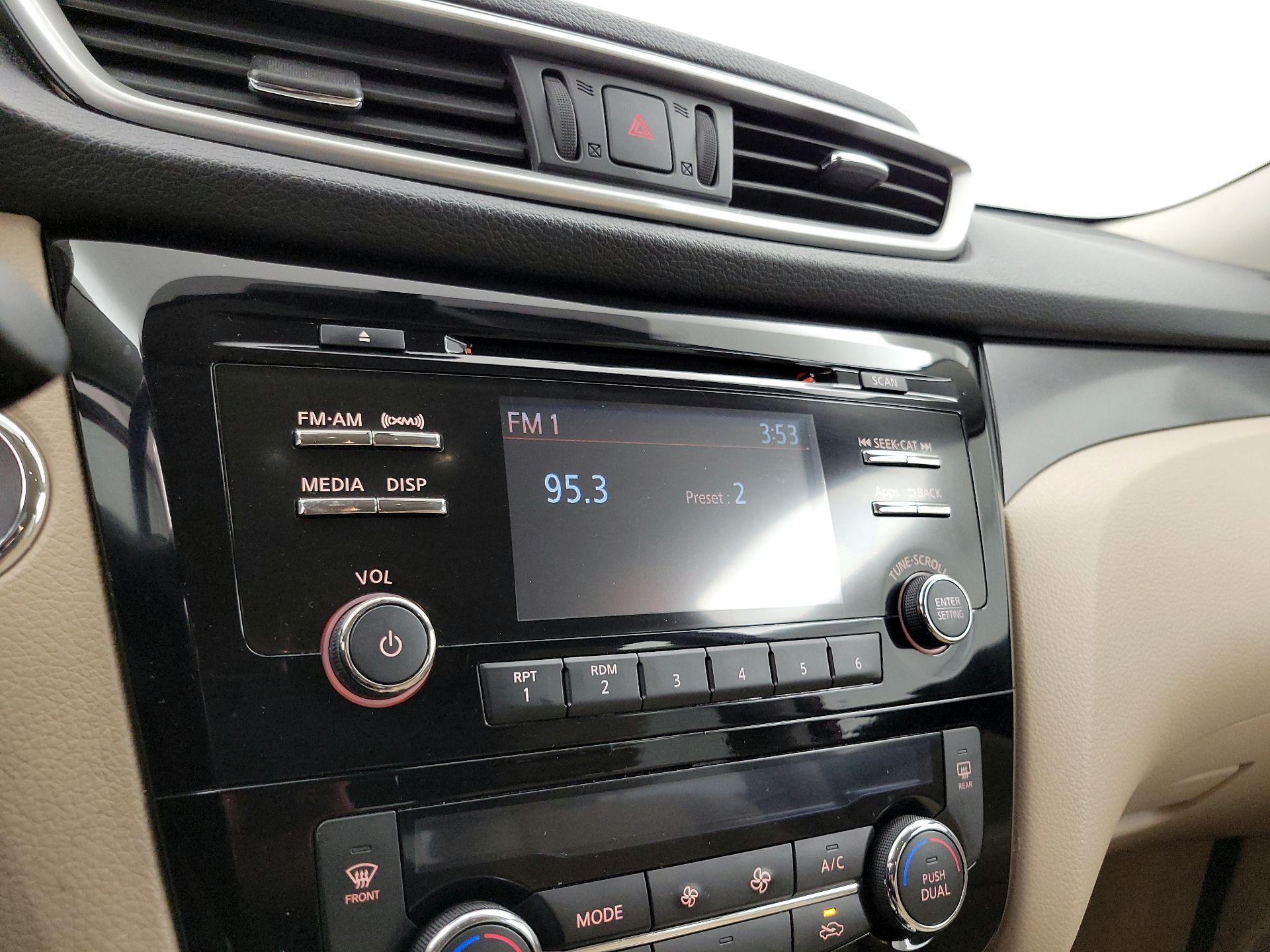 Thumbnail: 2016 Nissan Rogue - 15