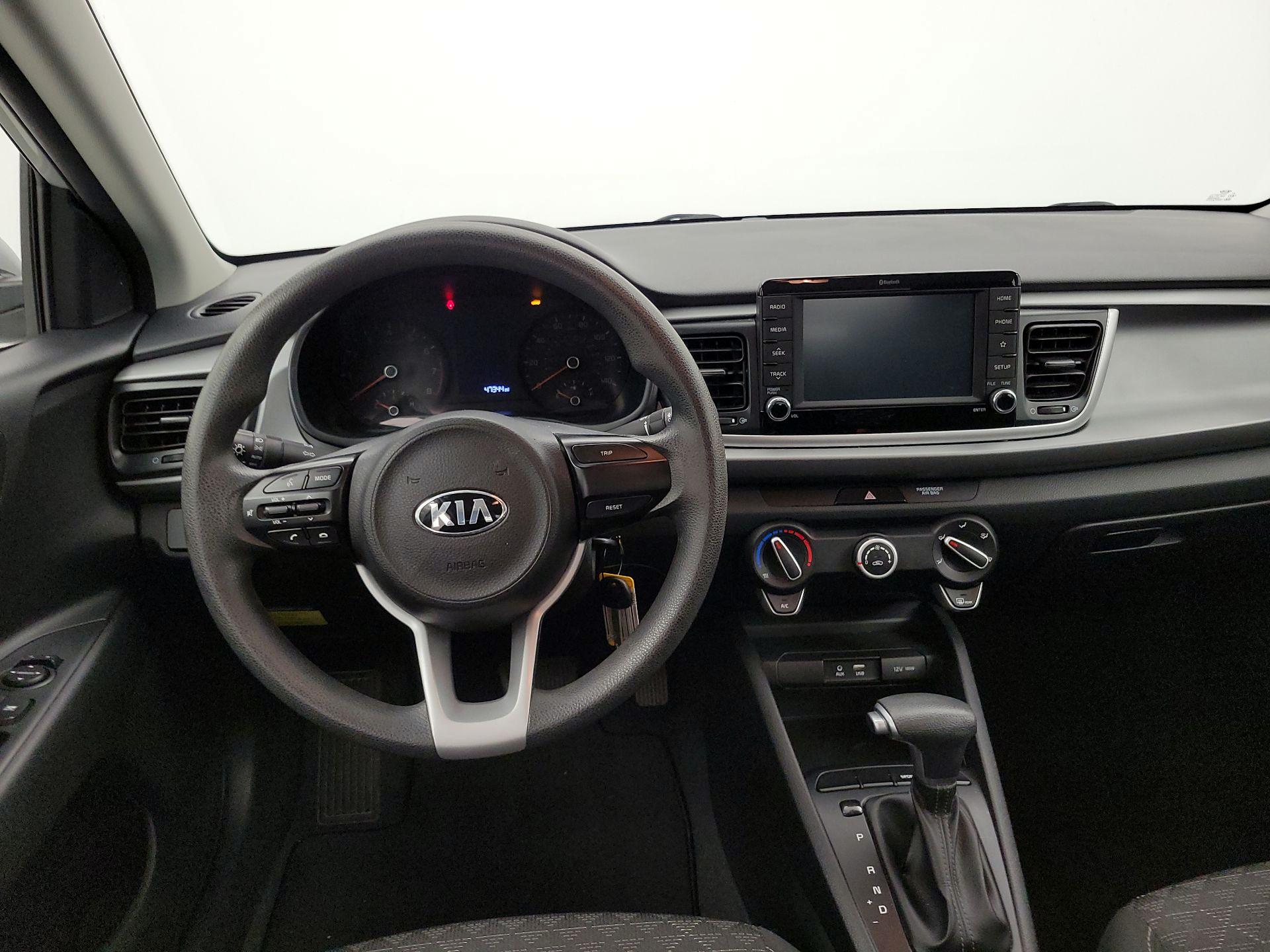 Thumbnail: 2020 Kia Rio - 10