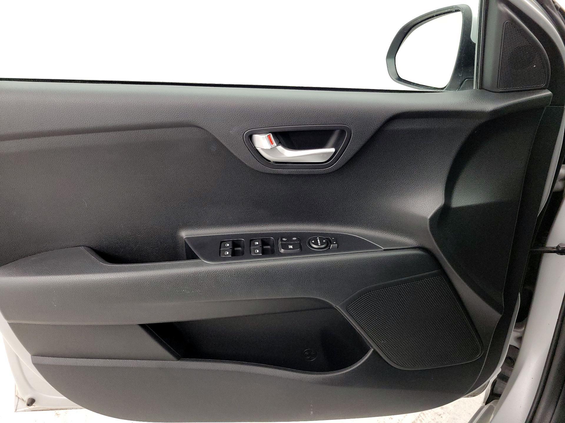 Thumbnail: 2020 Kia Rio - 12