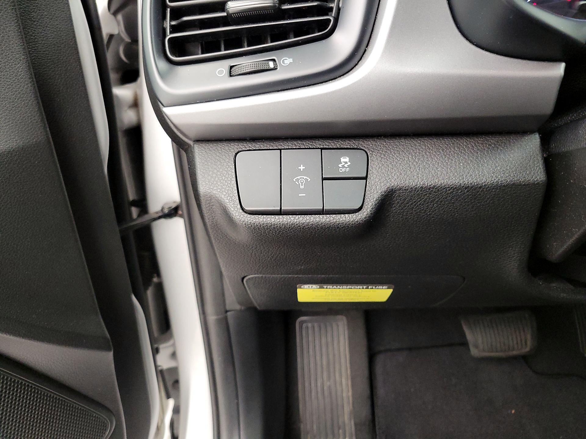 Thumbnail: 2020 Kia Rio - 13