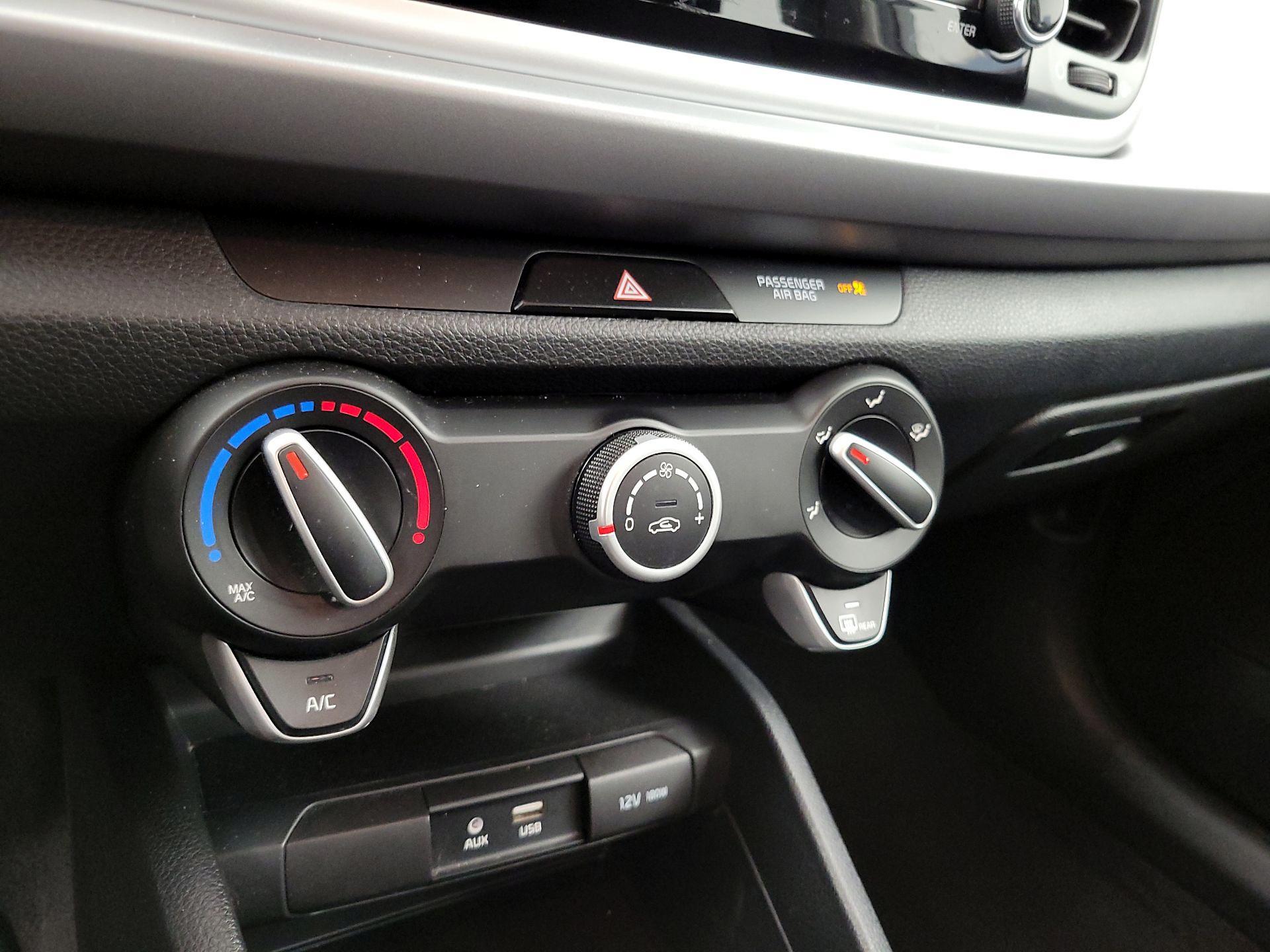 Thumbnail: 2020 Kia Rio - 16