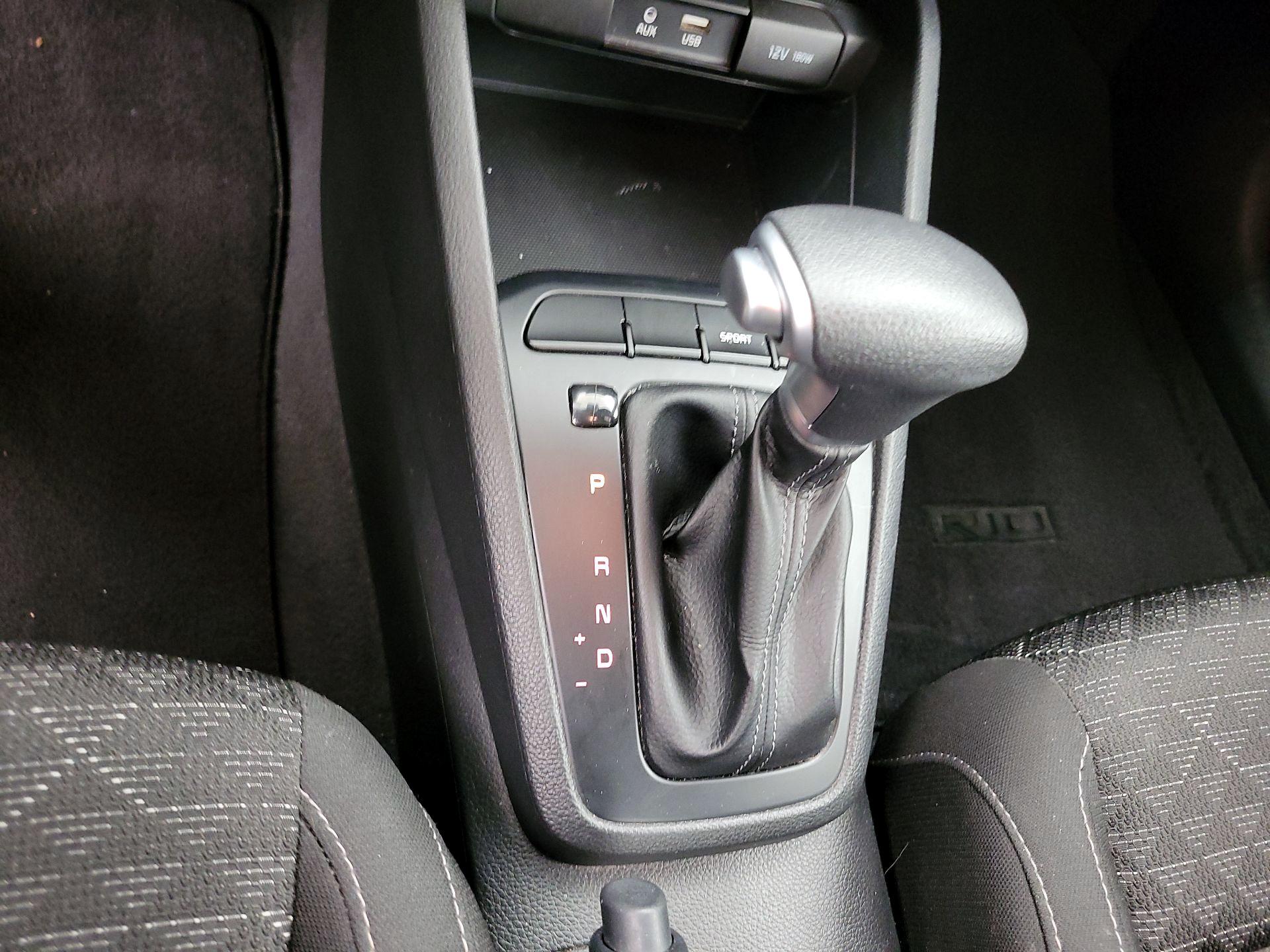 Thumbnail: 2020 Kia Rio - 17