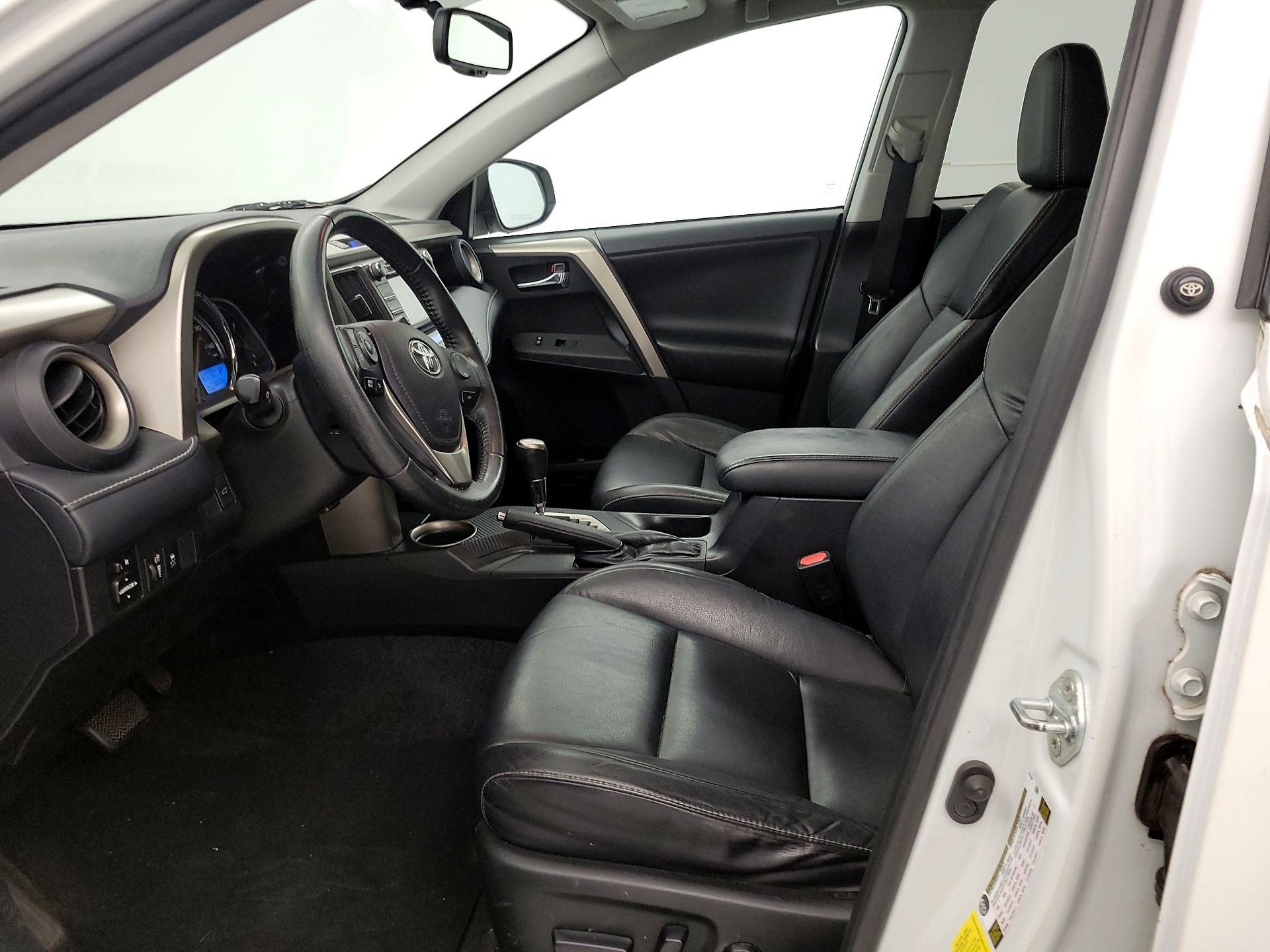 Thumbnail: 2015 Toyota RAV4 - 11