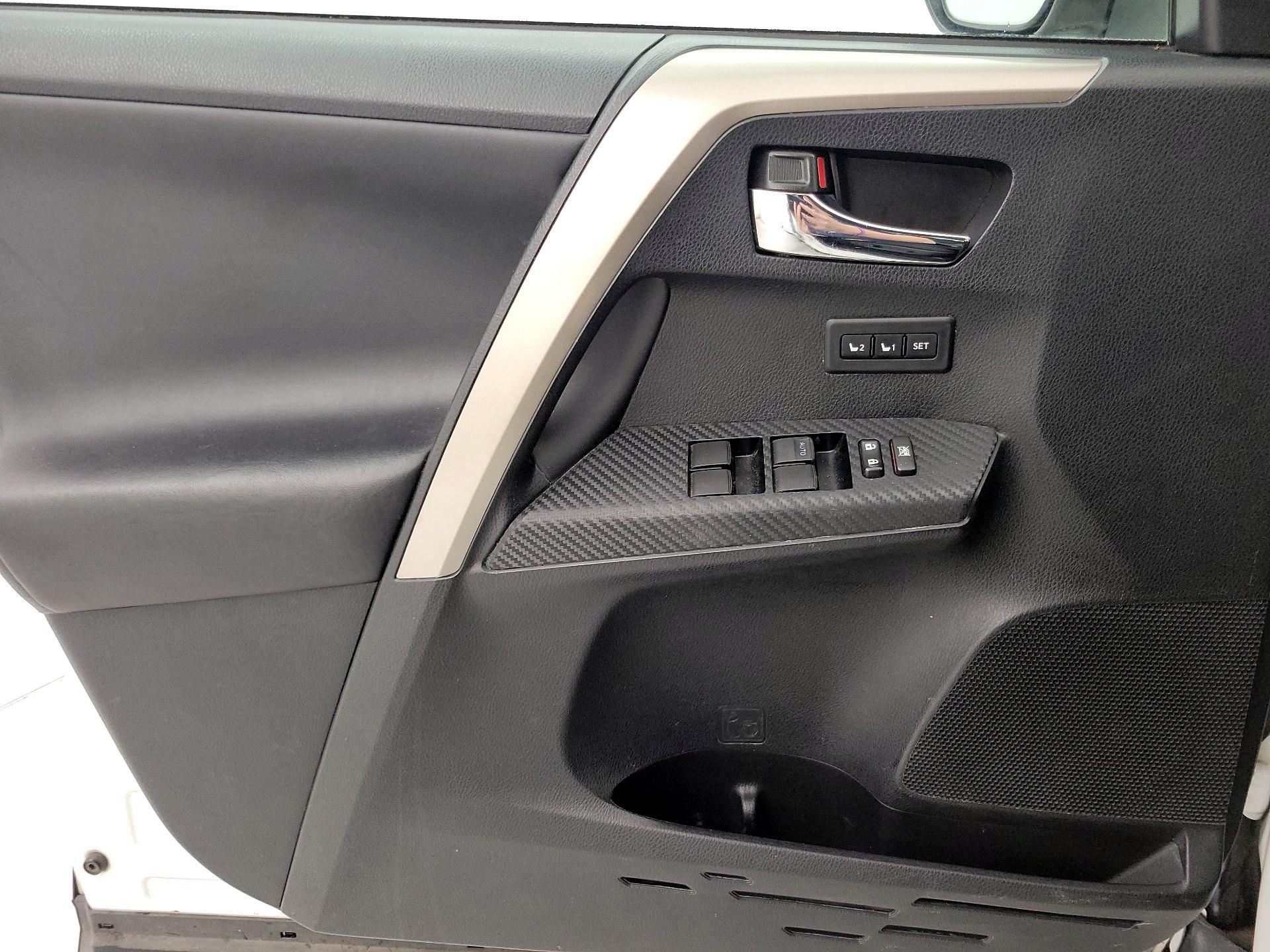 Thumbnail: 2015 Toyota RAV4 - 12