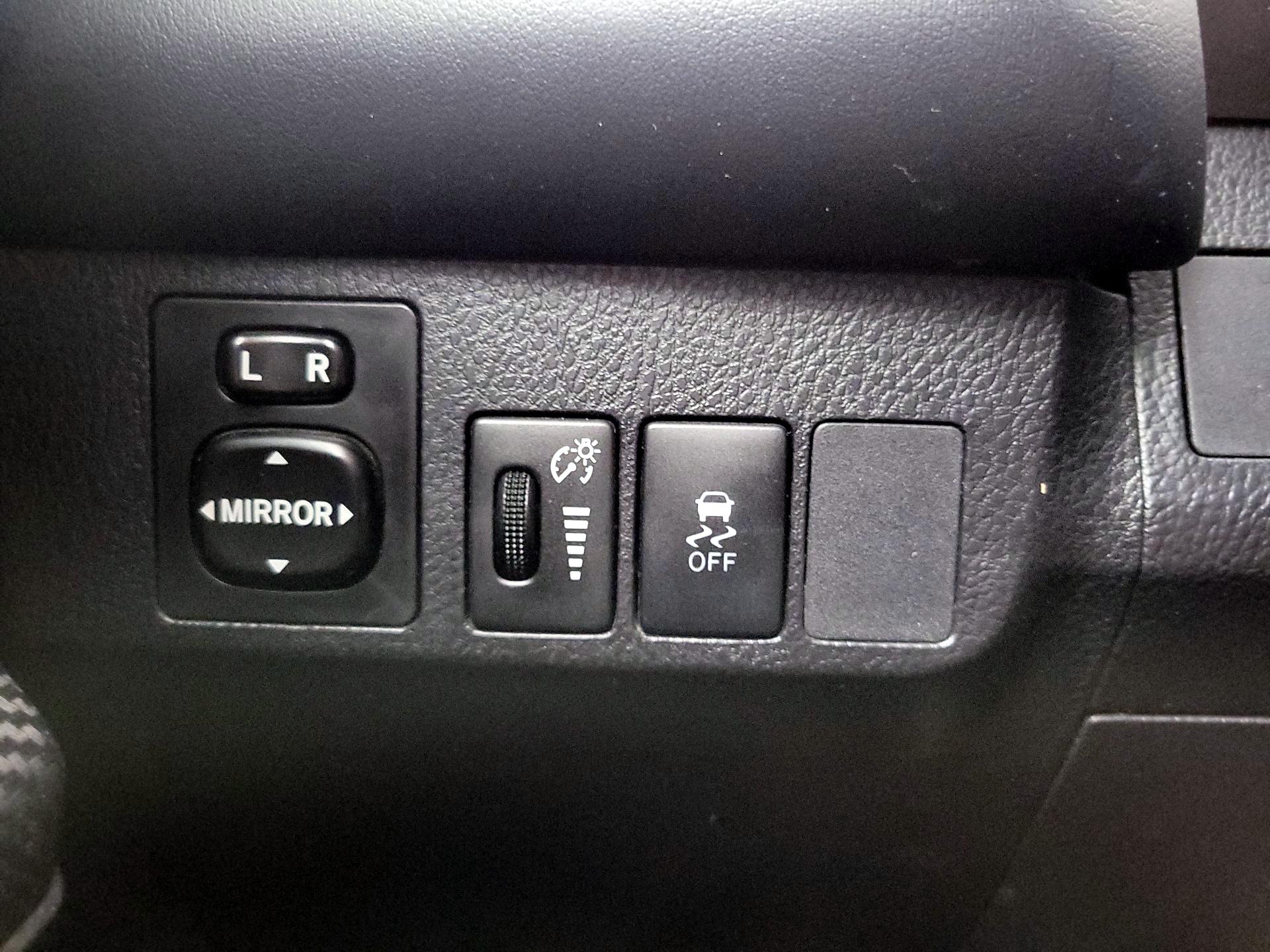 Thumbnail: 2015 Toyota RAV4 - 13