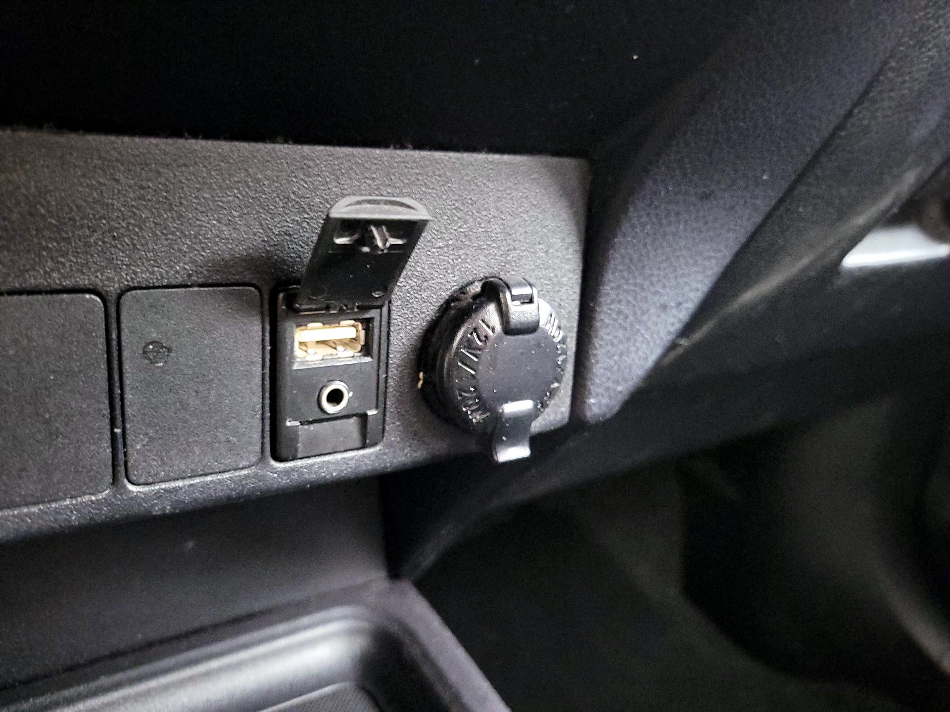 Thumbnail: 2015 Toyota RAV4 - 18