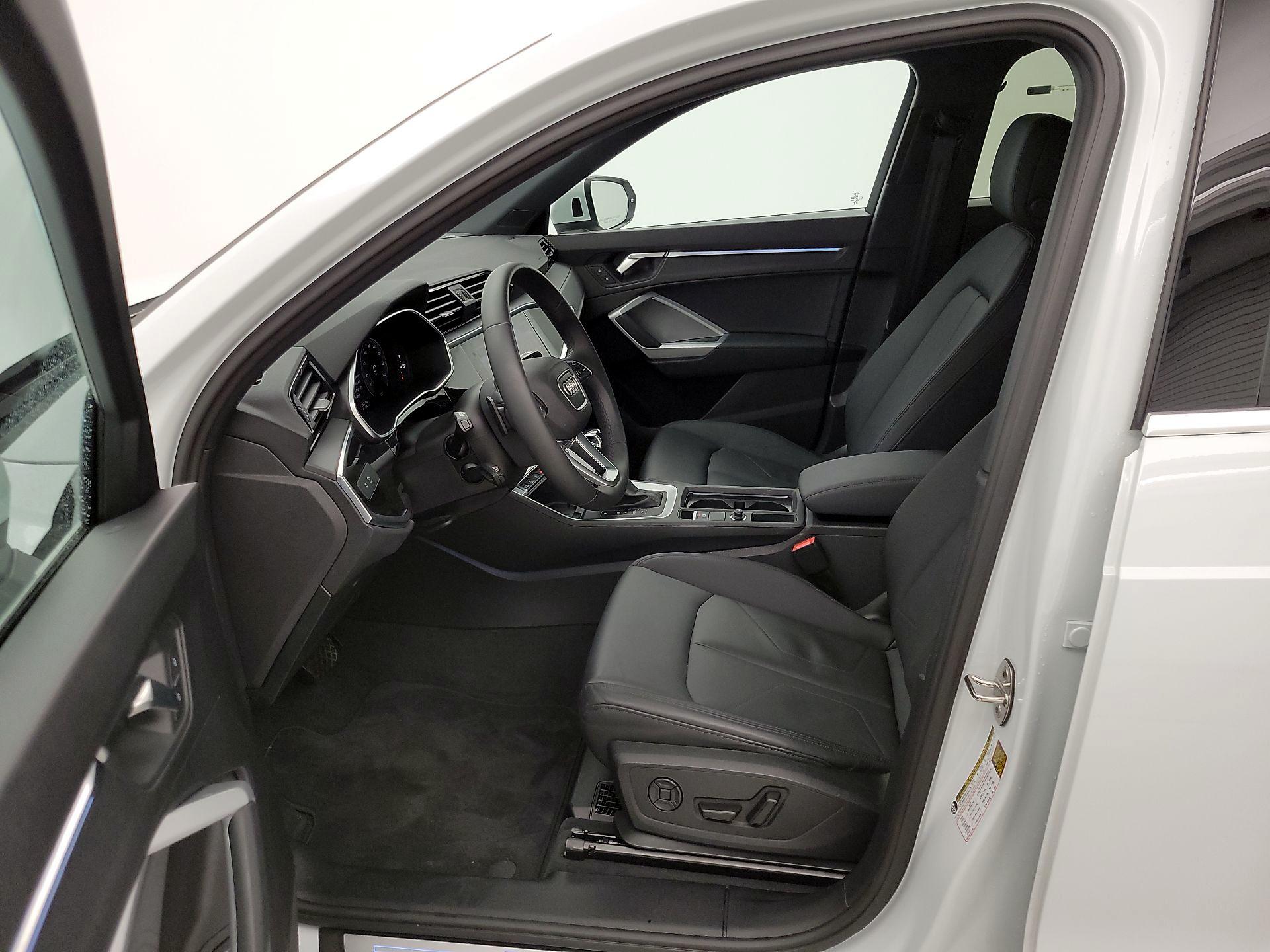 Thumbnail: 2025 Audi Q3 - 11