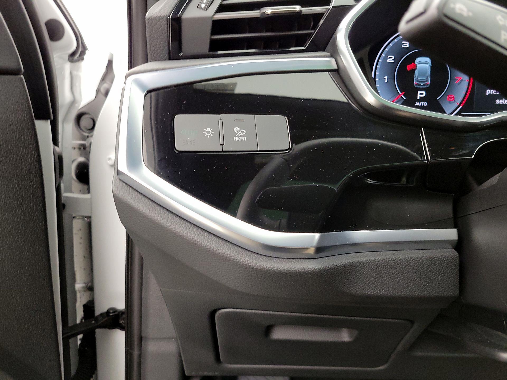 Thumbnail: 2025 Audi Q3 - 13