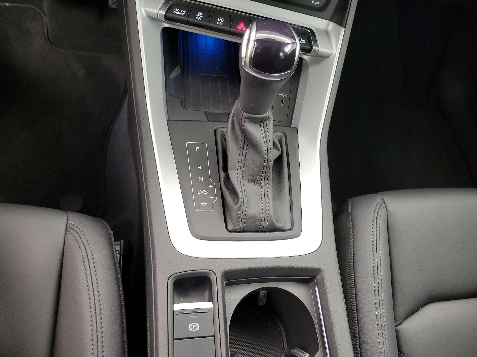 Thumbnail: 2025 Audi Q3 - 18