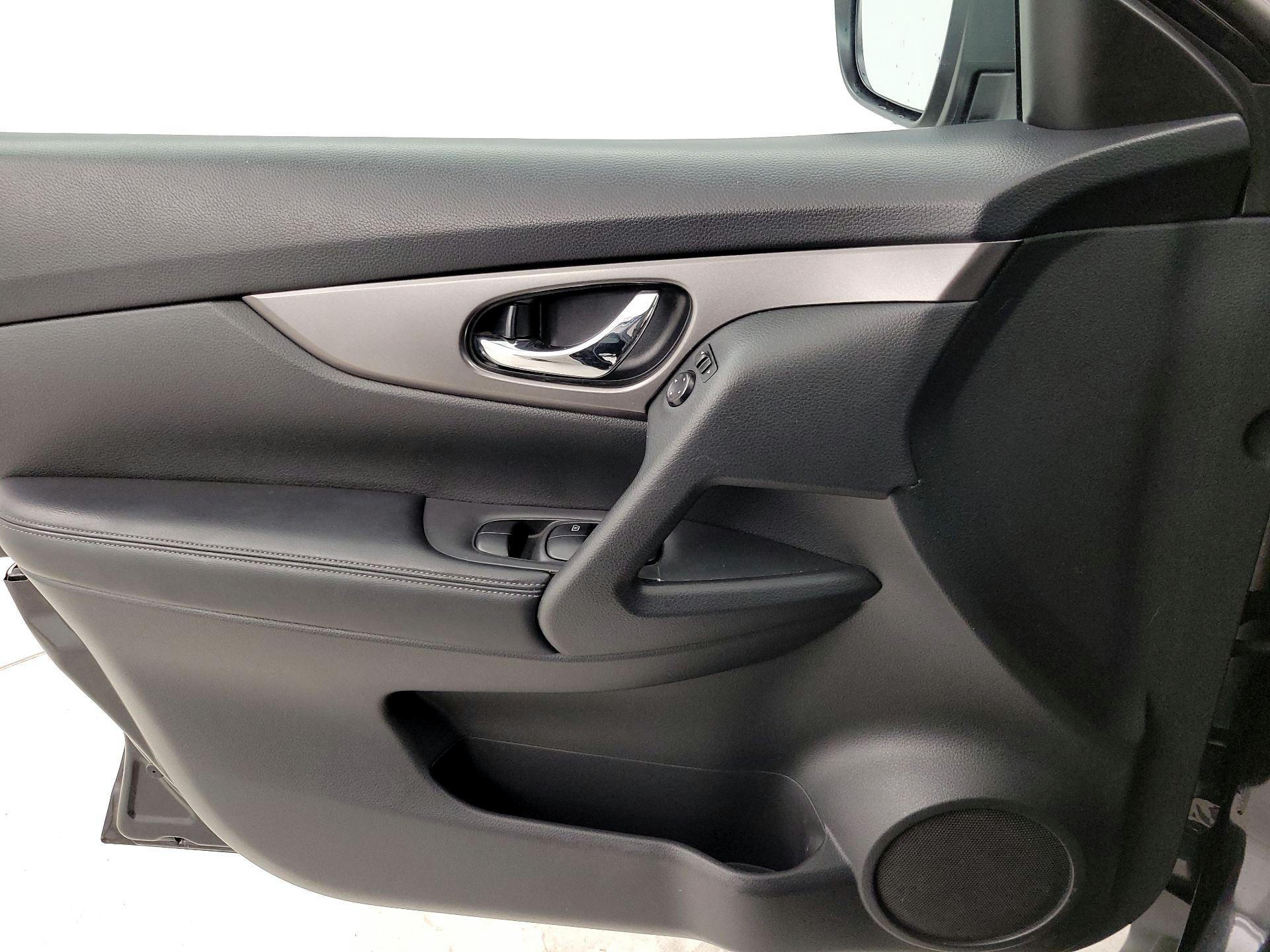 Thumbnail: 2016 Nissan Rogue - 12