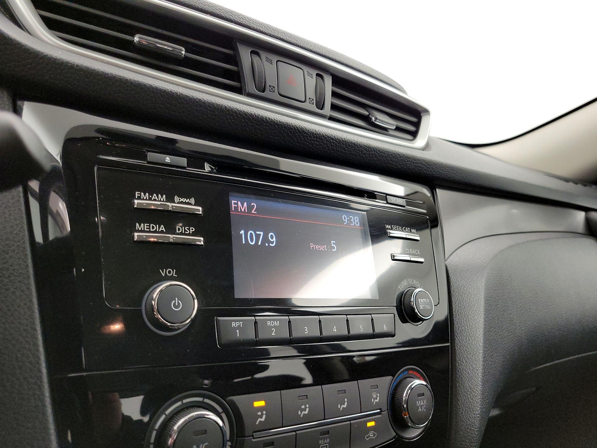 Thumbnail: 2016 Nissan Rogue - 15