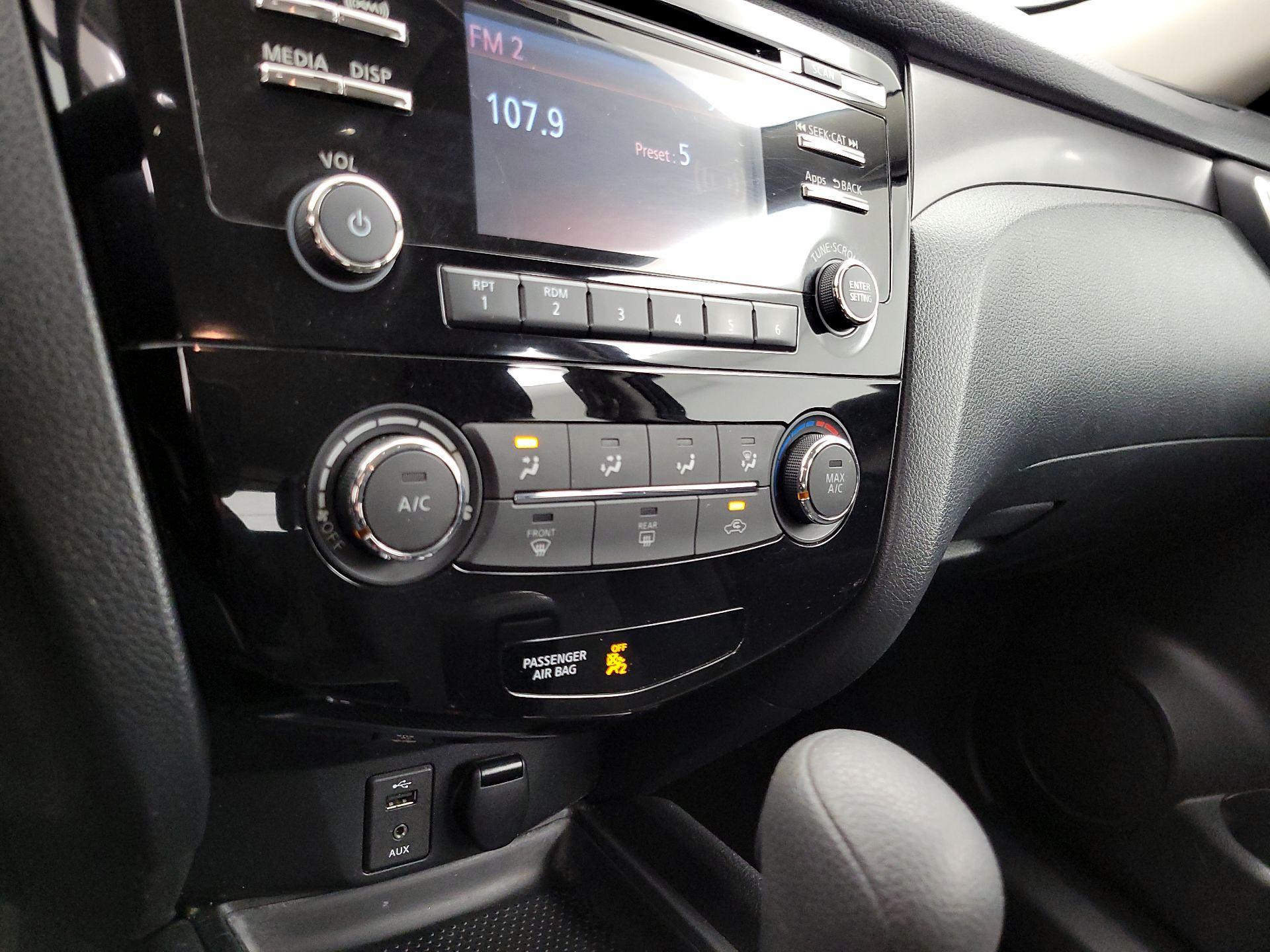 Thumbnail: 2016 Nissan Rogue - 16