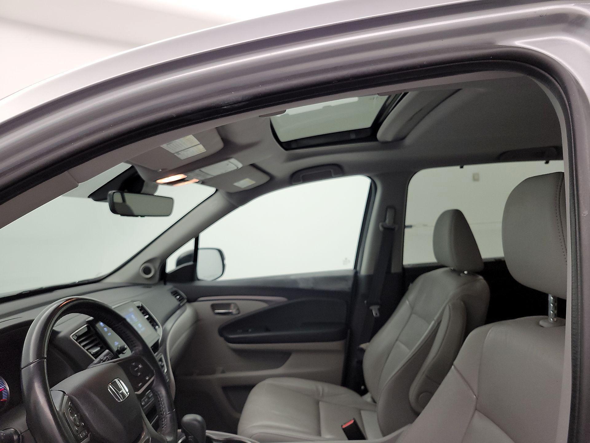 Thumbnail: 2020 Honda Pilot - 19