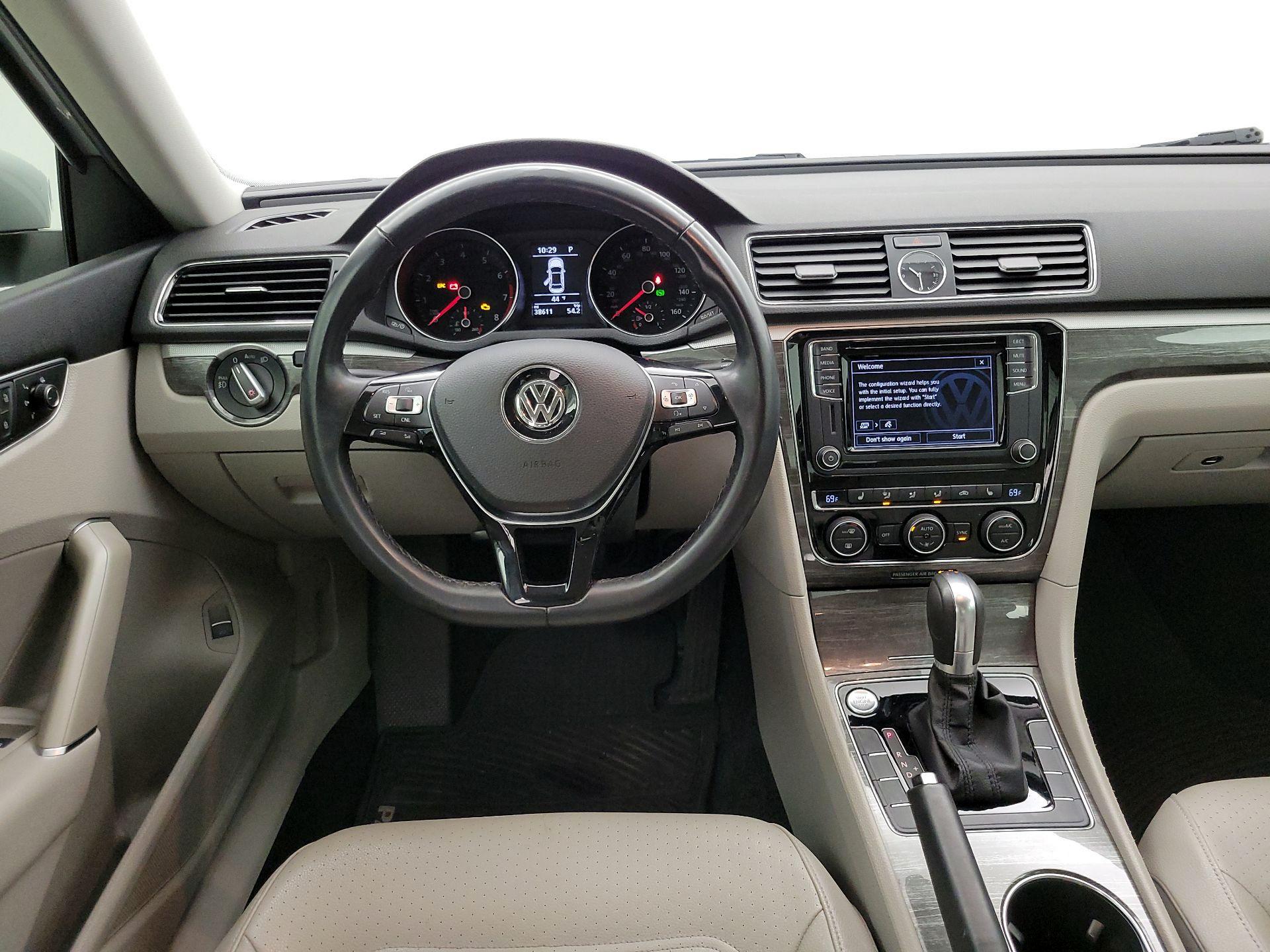 Thumbnail: 2017 Volkswagen Passat - 10