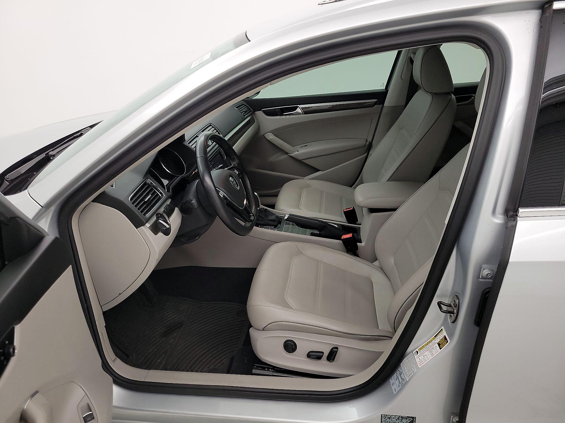 Thumbnail: 2017 Volkswagen Passat - 11