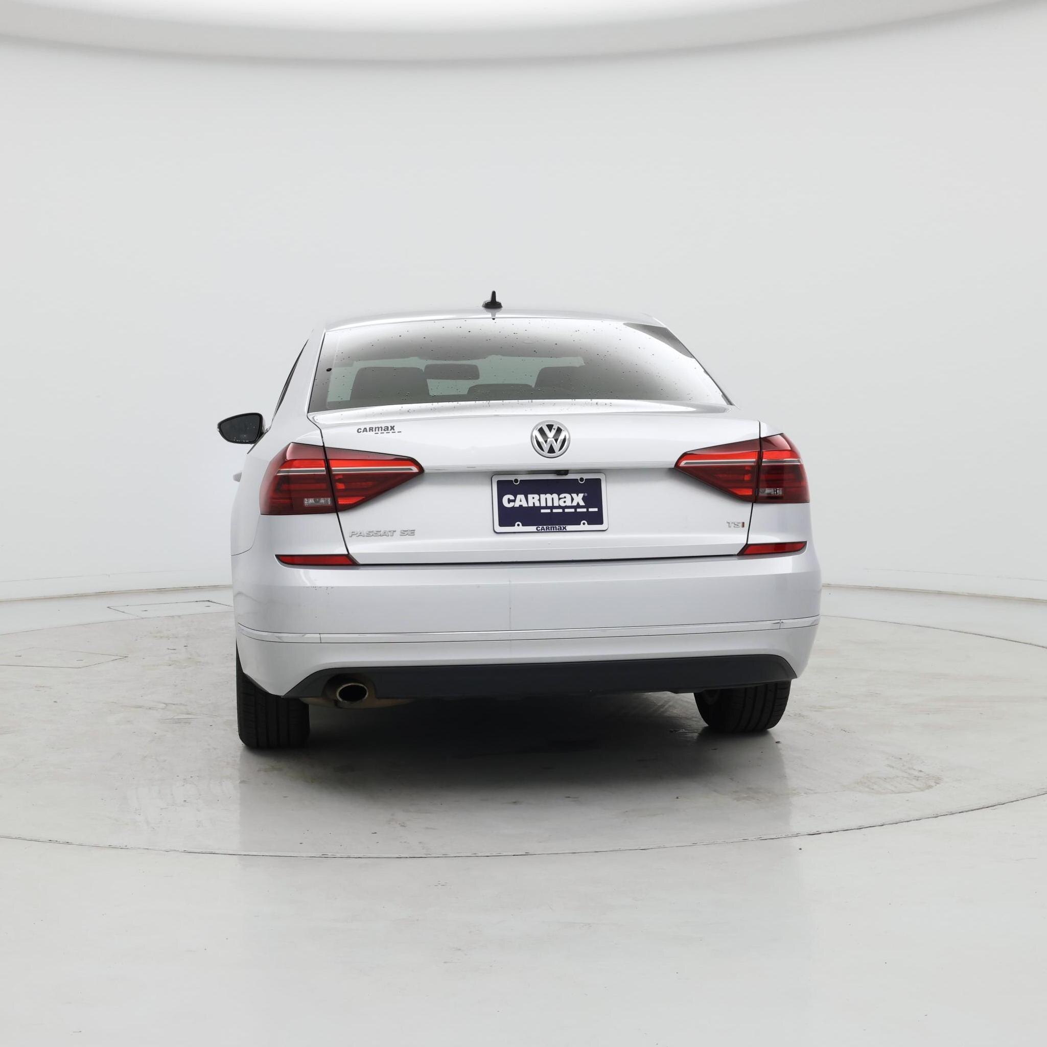 Thumbnail: 2017 Volkswagen Passat - 6