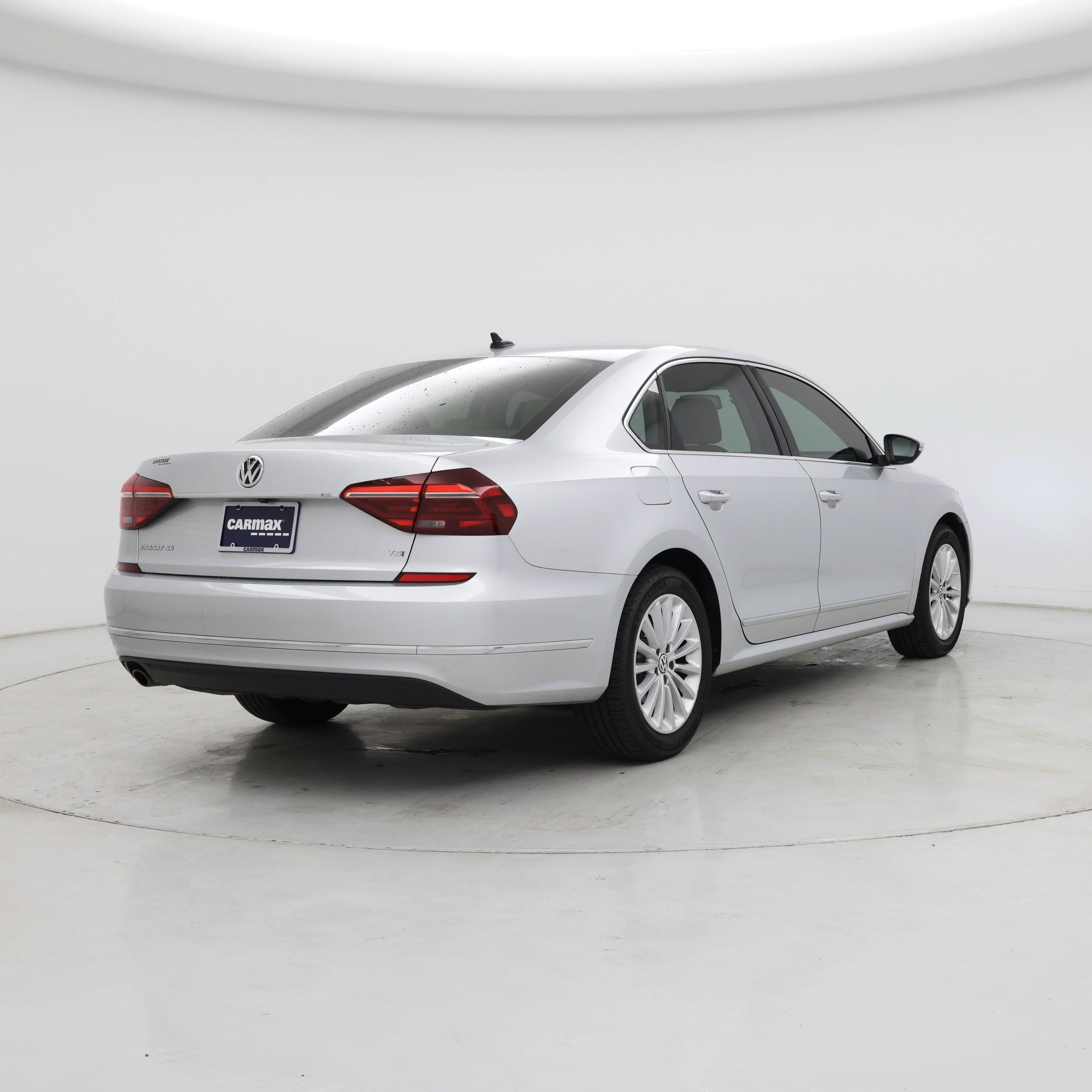 Thumbnail: 2017 Volkswagen Passat - 8