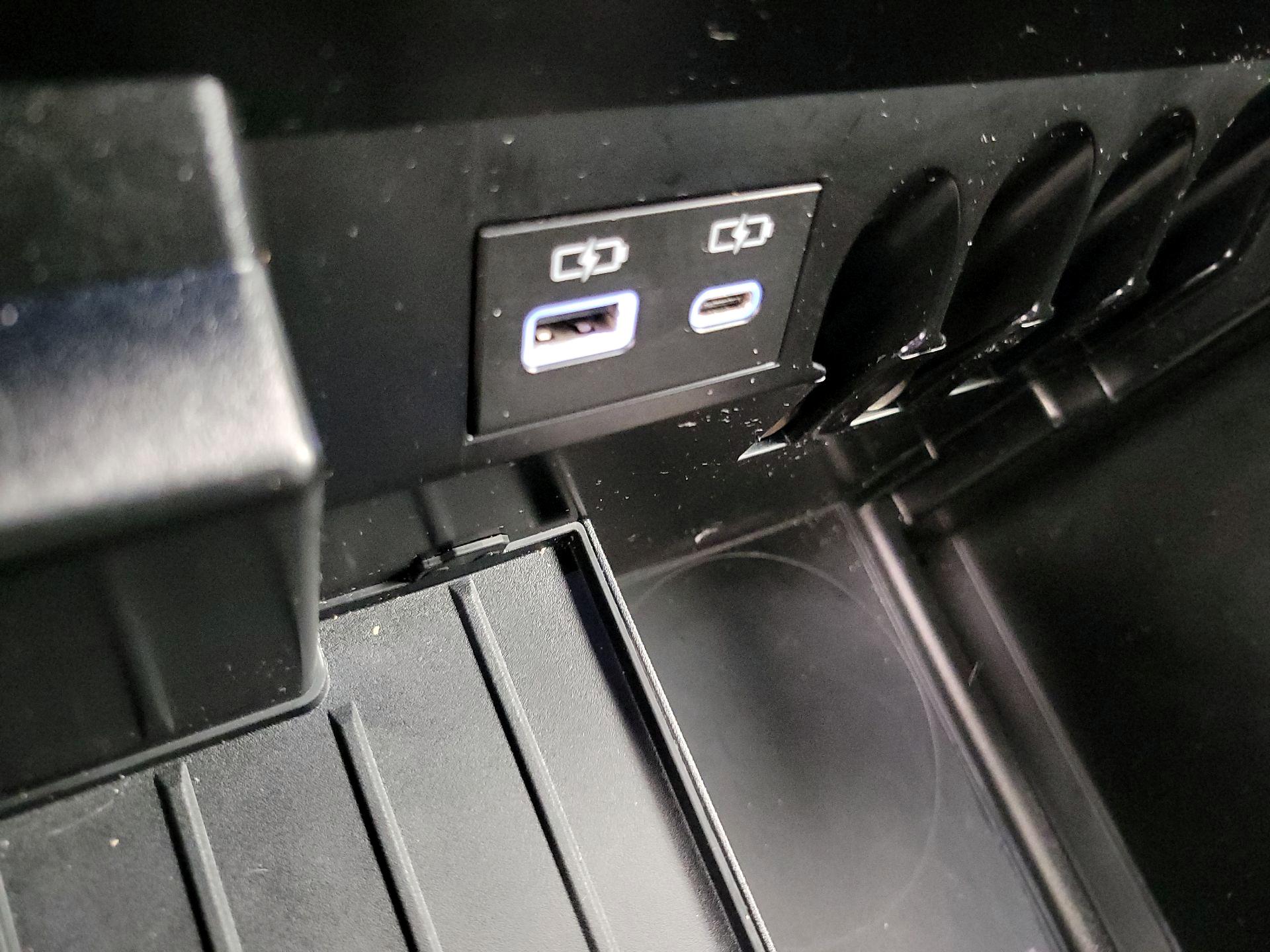 Thumbnail: 2025 Toyota Tundra - 18