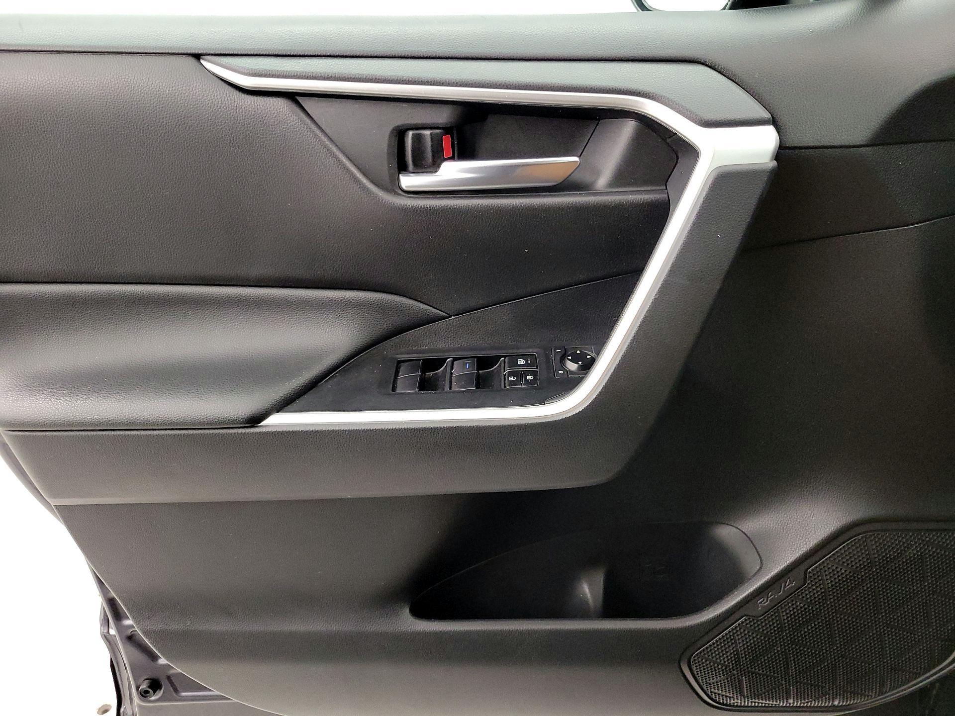 Thumbnail: 2021 Toyota RAV4 - 12