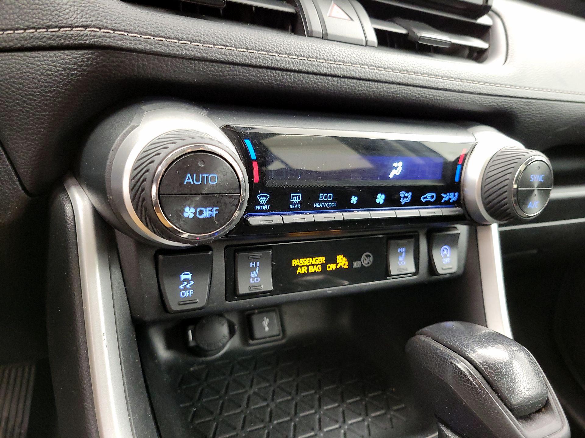 Thumbnail: 2021 Toyota RAV4 - 16