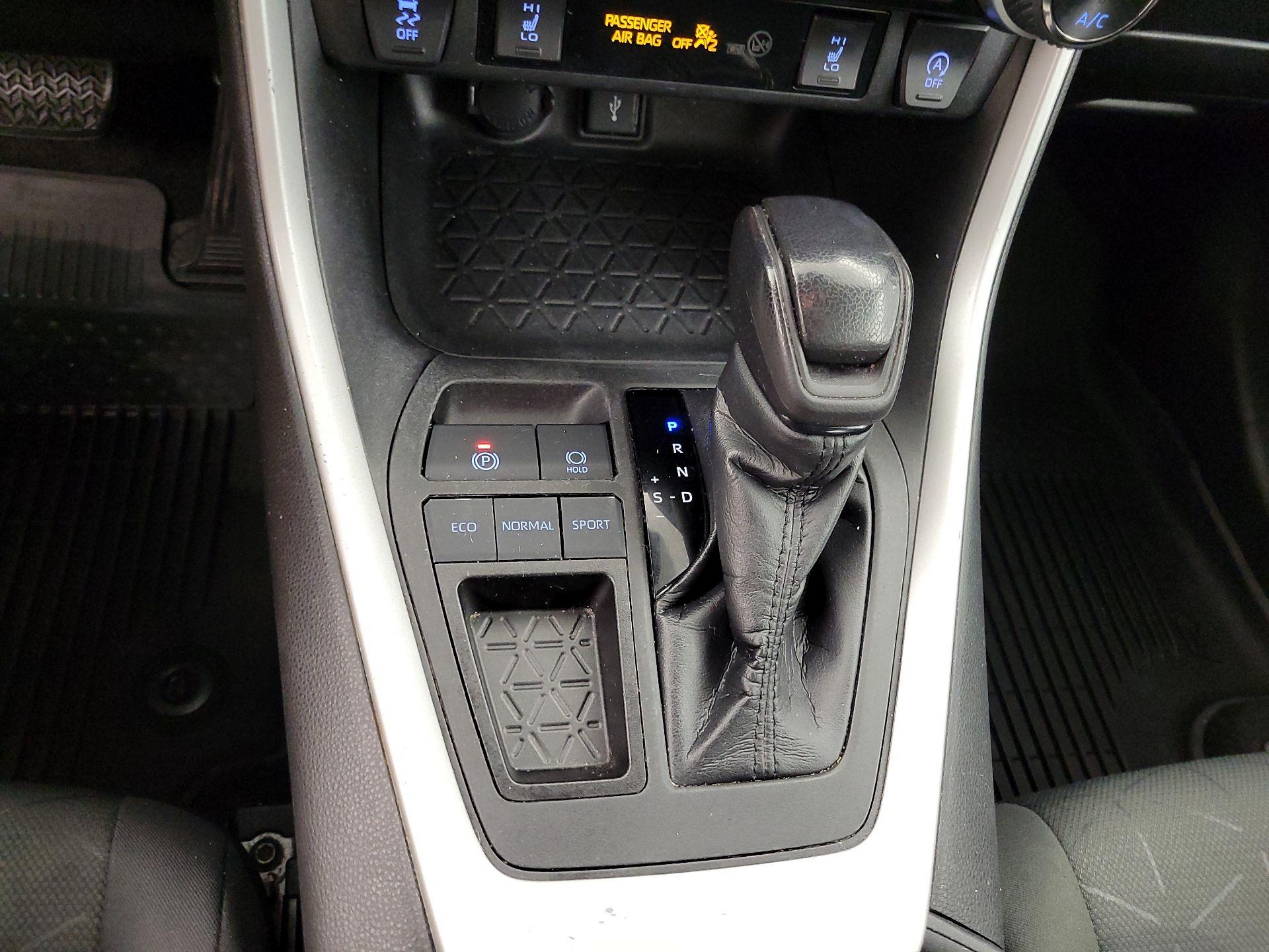 Thumbnail: 2021 Toyota RAV4 - 17