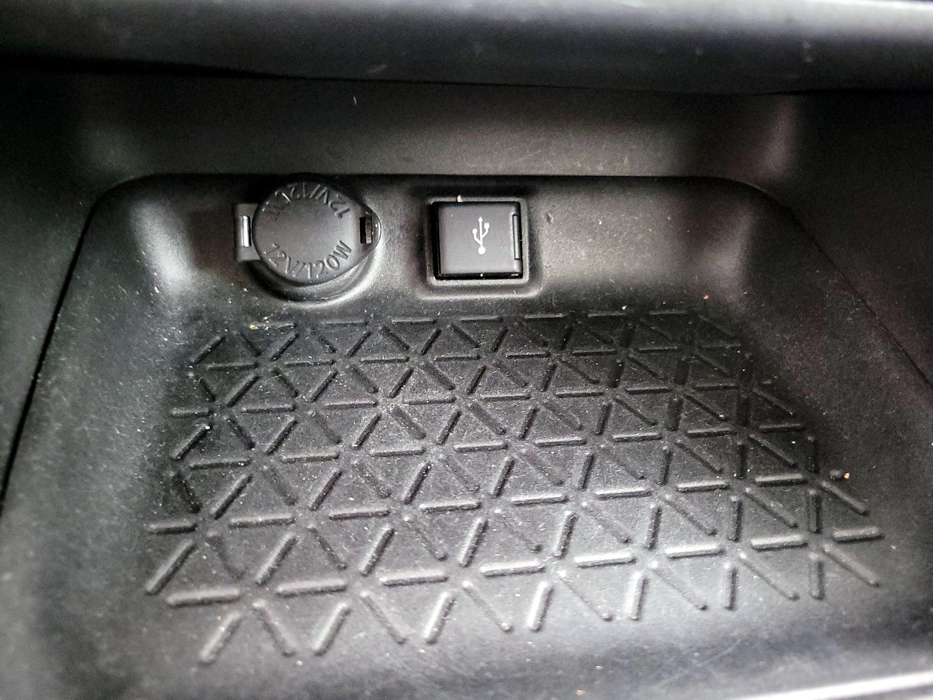 Thumbnail: 2021 Toyota RAV4 - 18