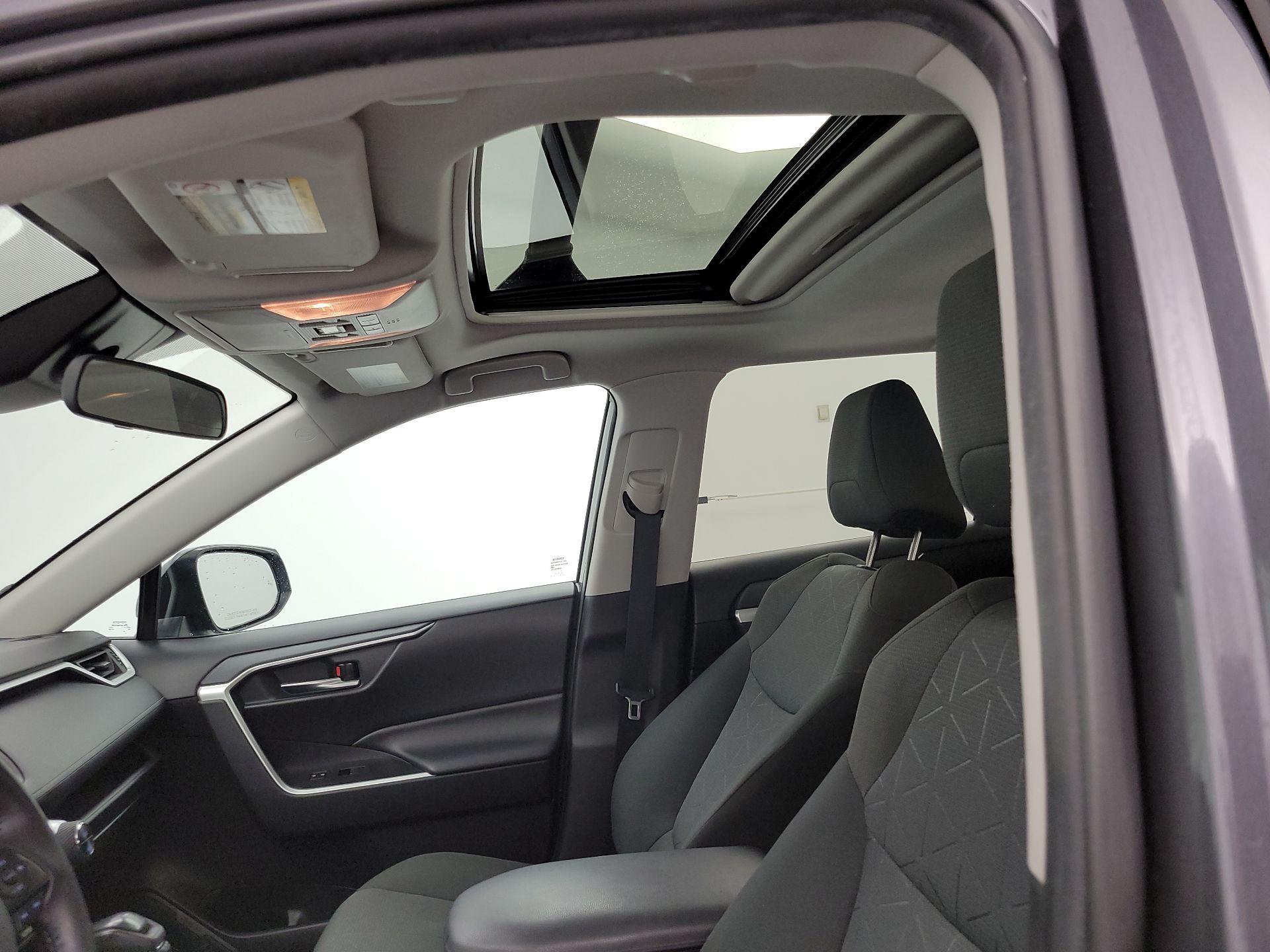 Thumbnail: 2021 Toyota RAV4 - 19