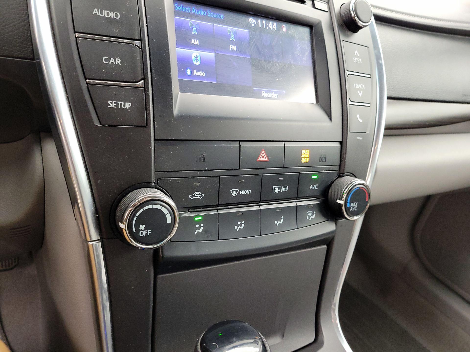 Thumbnail: 2016 Toyota Camry - 16