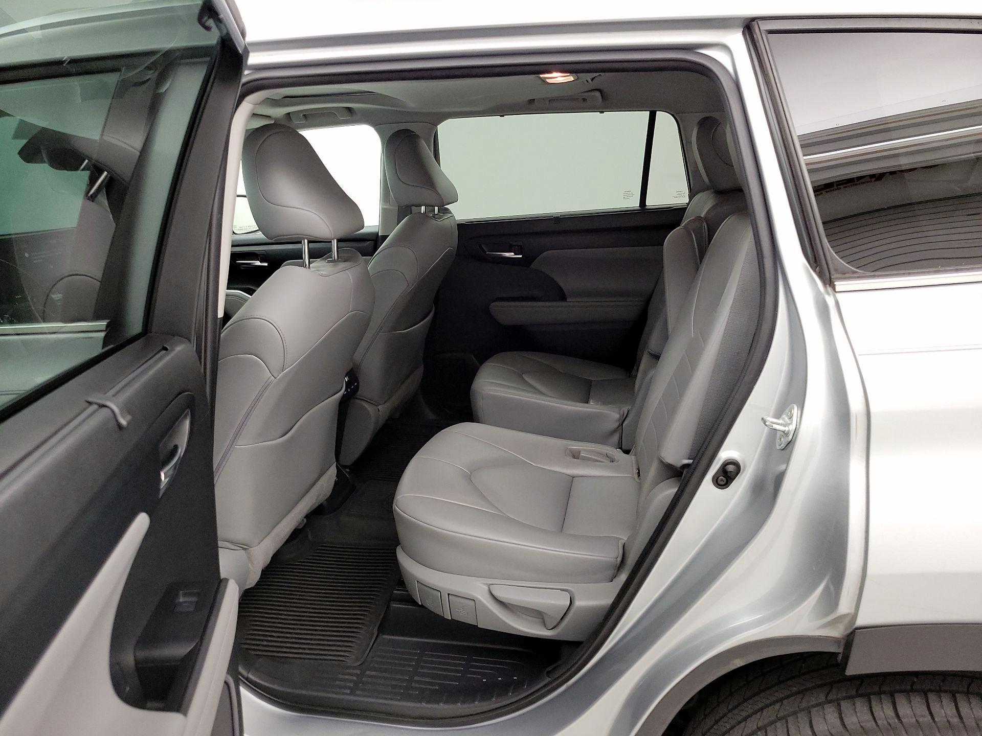 Thumbnail: 2021 Toyota Highlander - 10