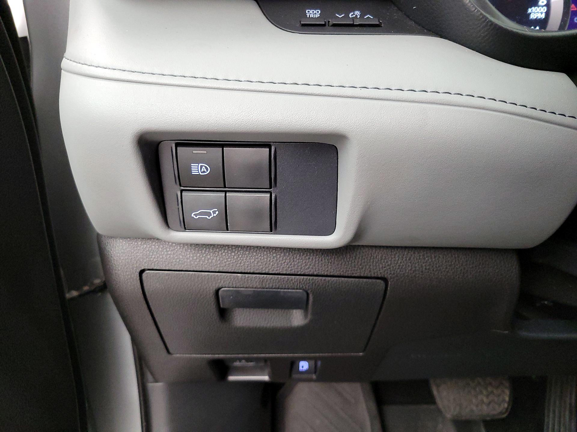 Thumbnail: 2021 Toyota Highlander - 13