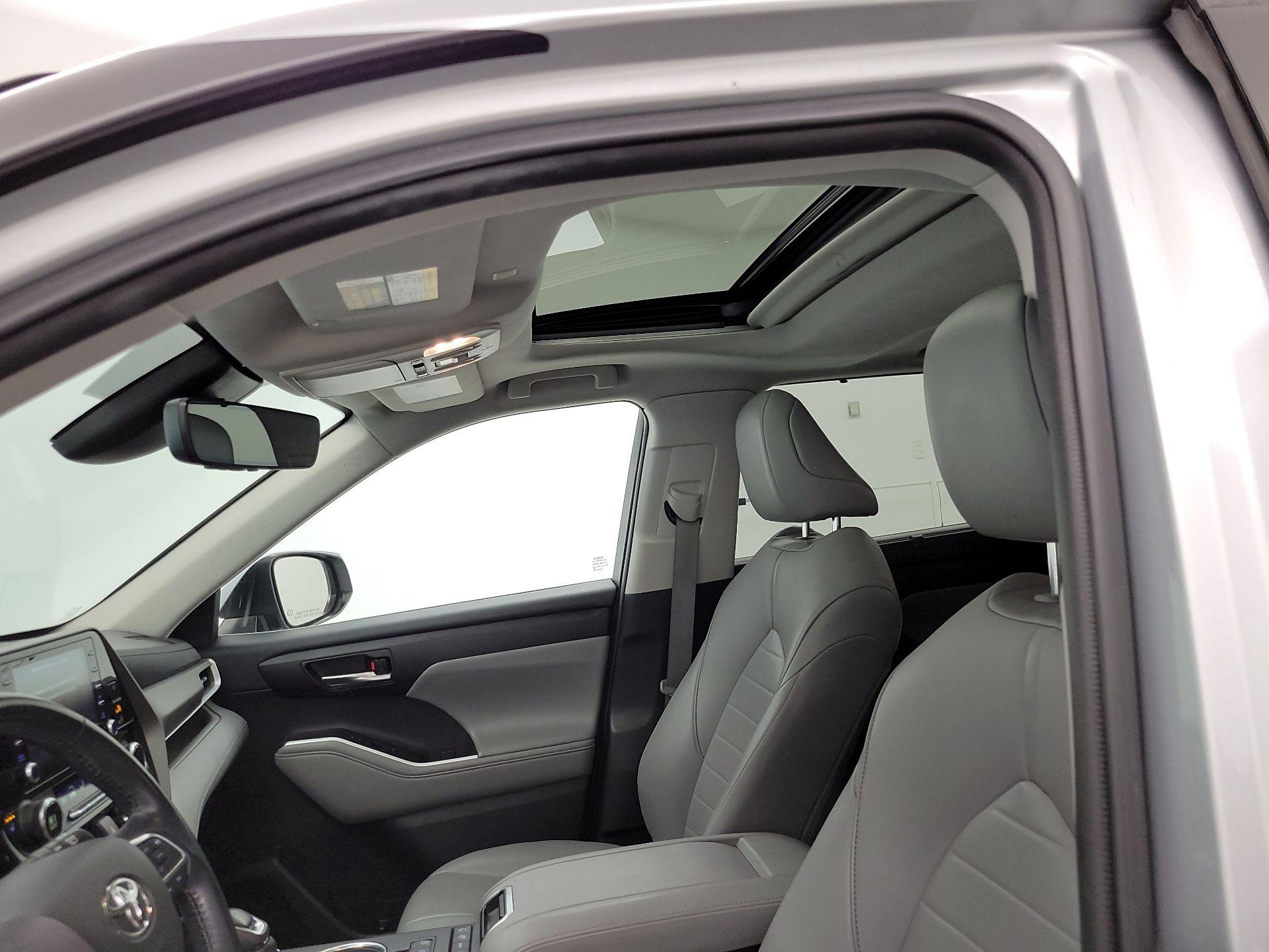 Thumbnail: 2021 Toyota Highlander - 19