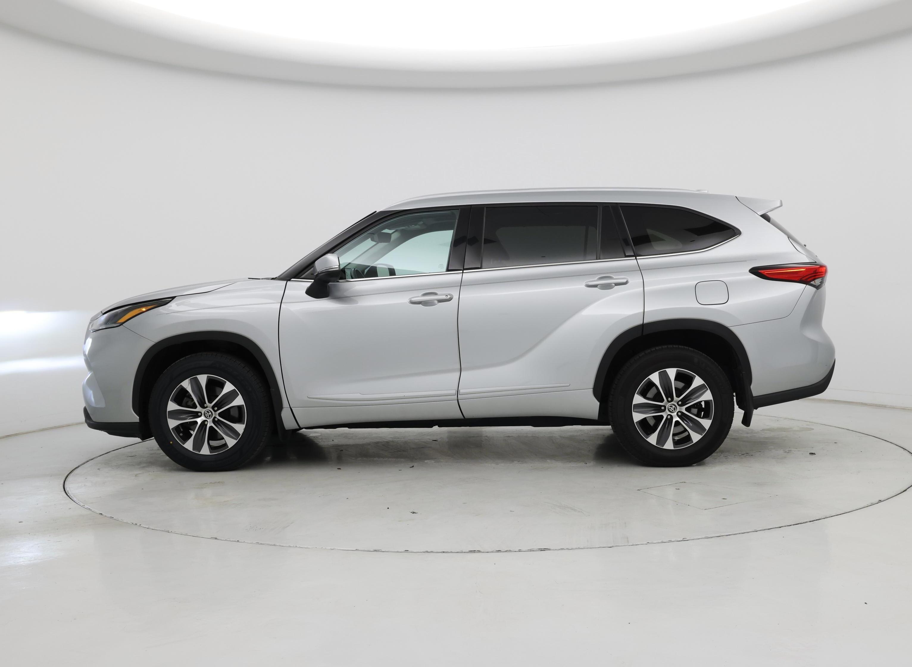 Thumbnail: 2021 Toyota Highlander - 3