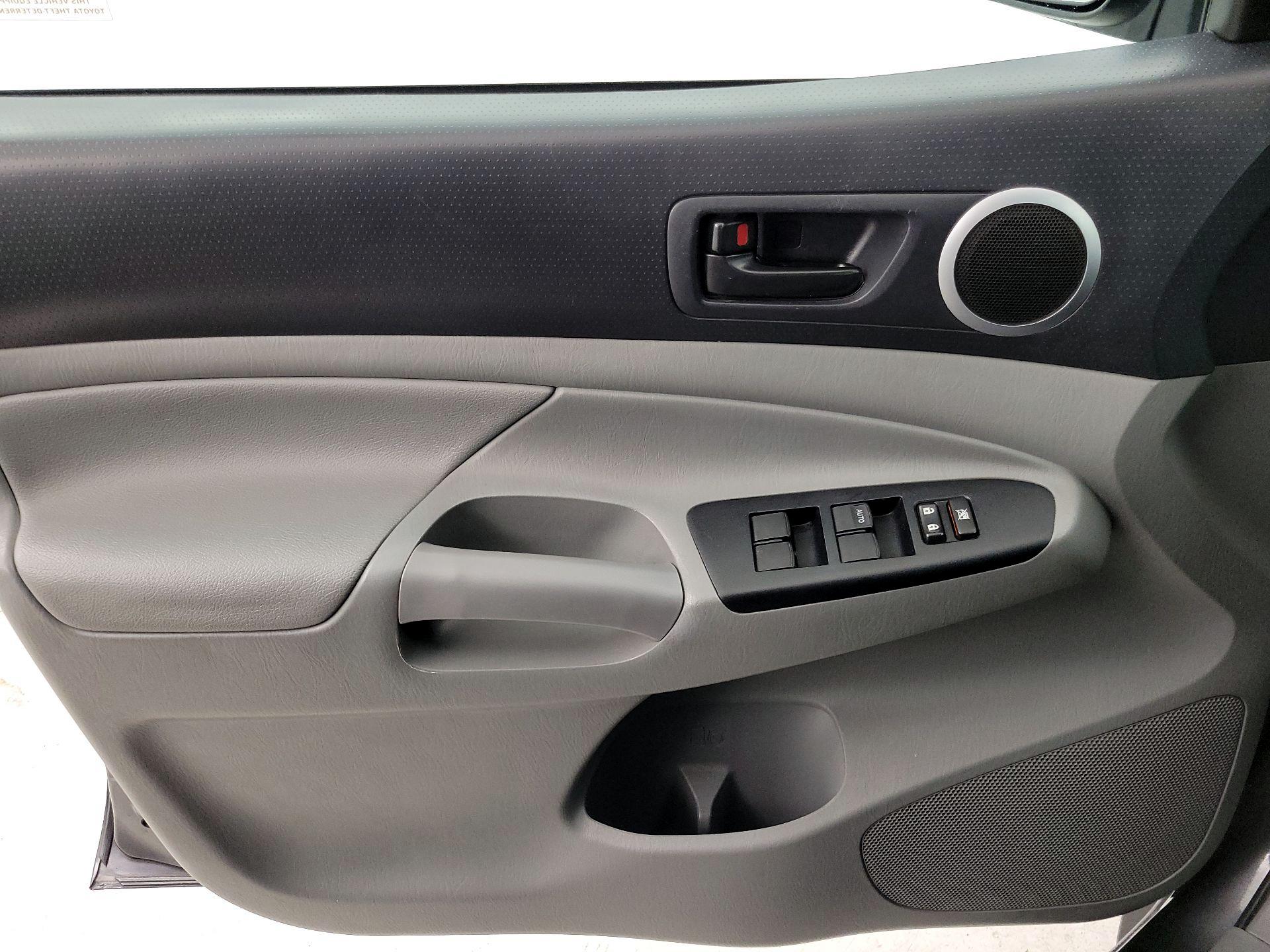 Thumbnail: 2015 Toyota Tacoma - 12