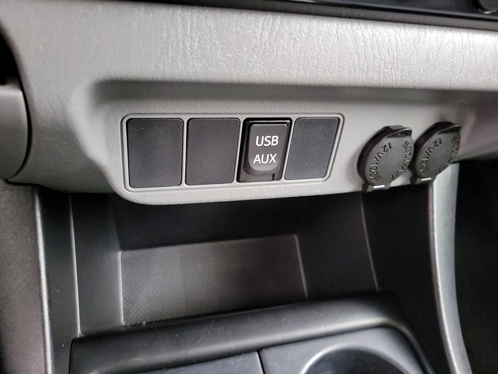 Thumbnail: 2015 Toyota Tacoma - 18