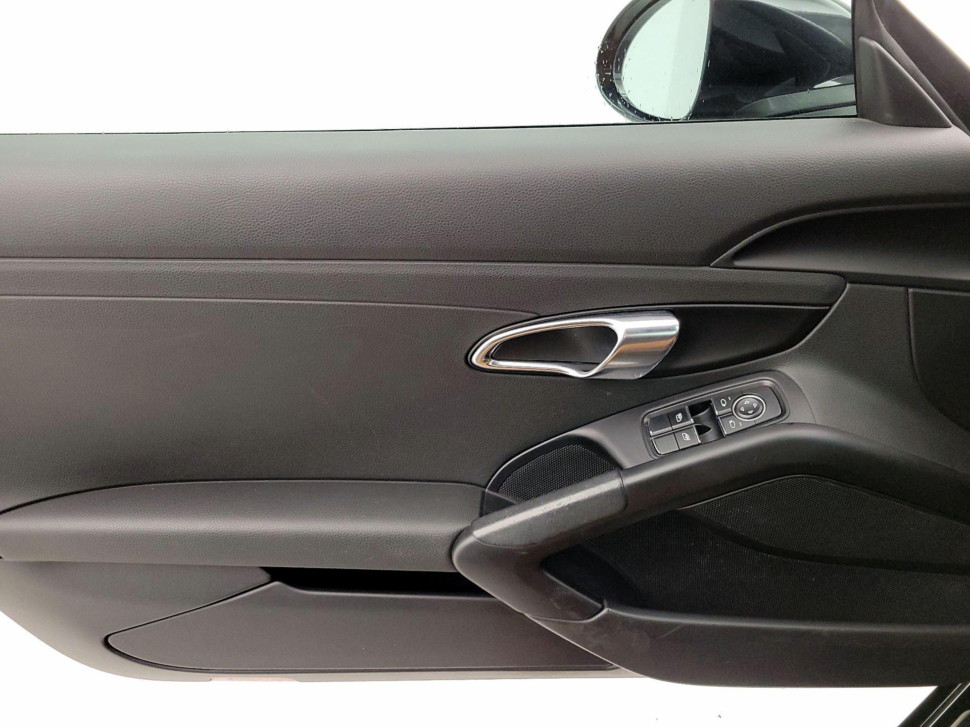 Thumbnail: 2018 Porsche 718 Cayman - 12